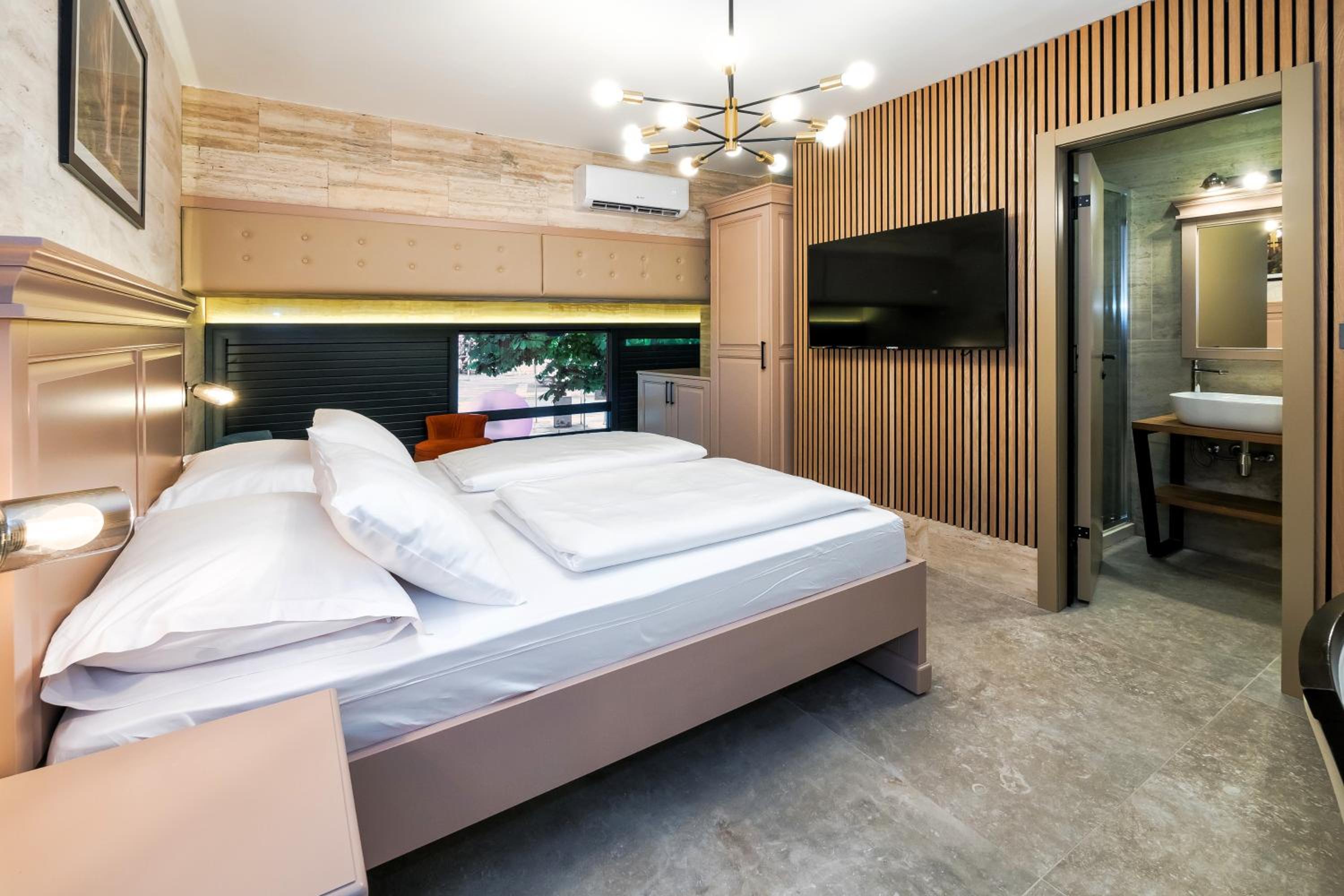 Split Central Pazar Rooms