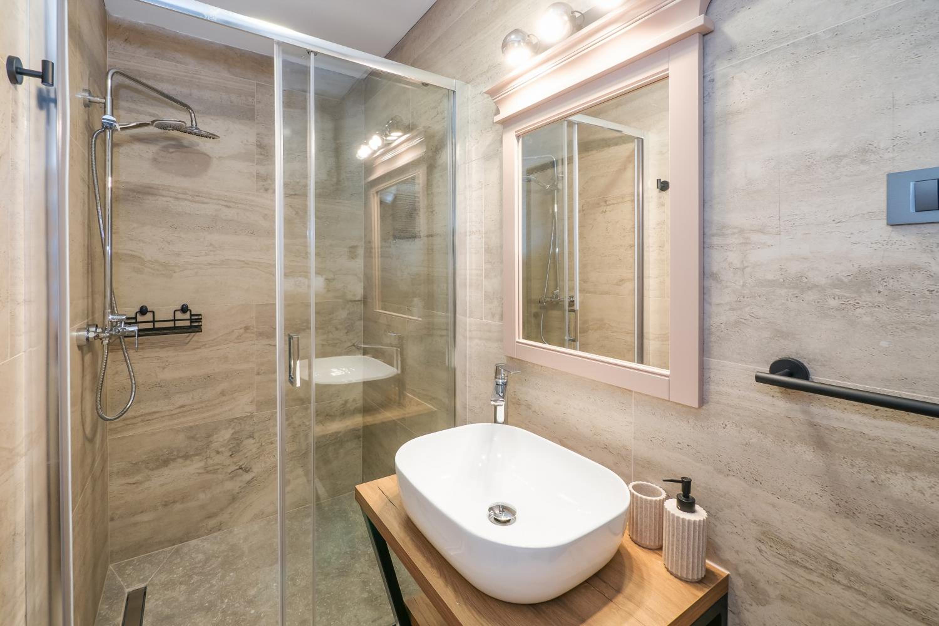 Split Central Pazar Rooms