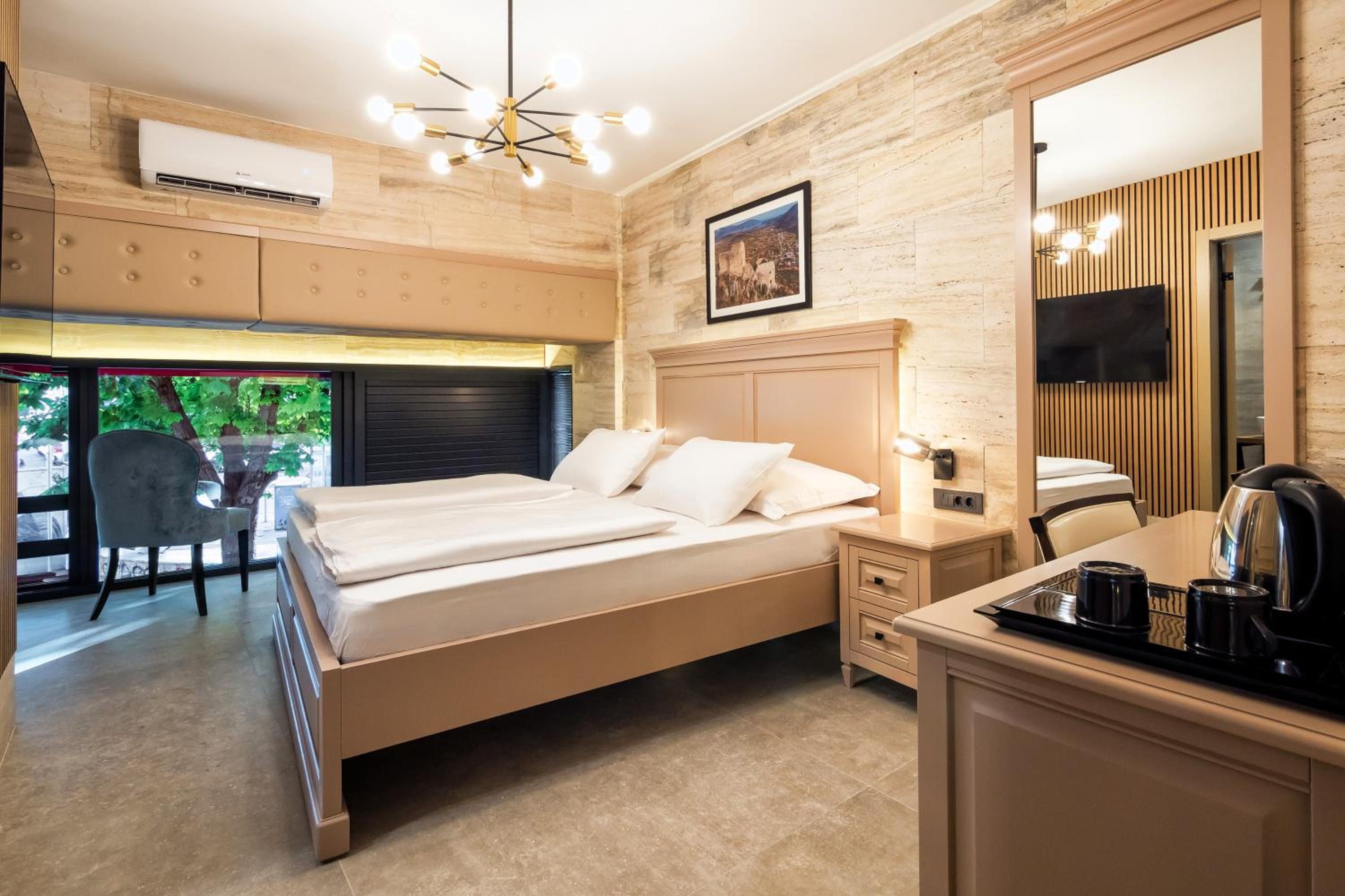 Split Central Pazar Rooms