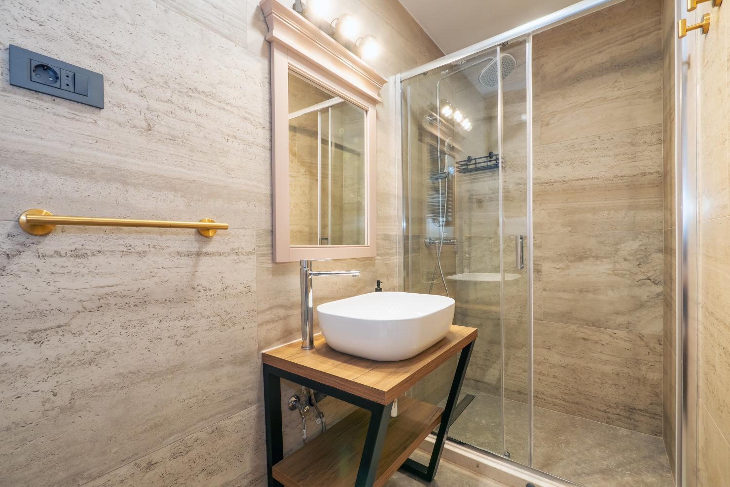 Split Central Pazar Rooms