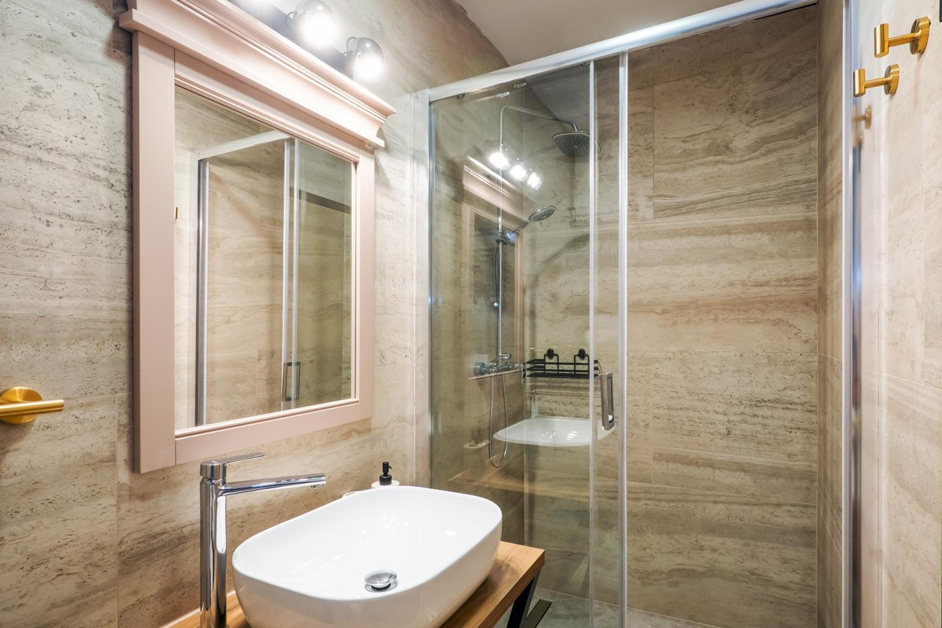 Split Central Pazar Rooms