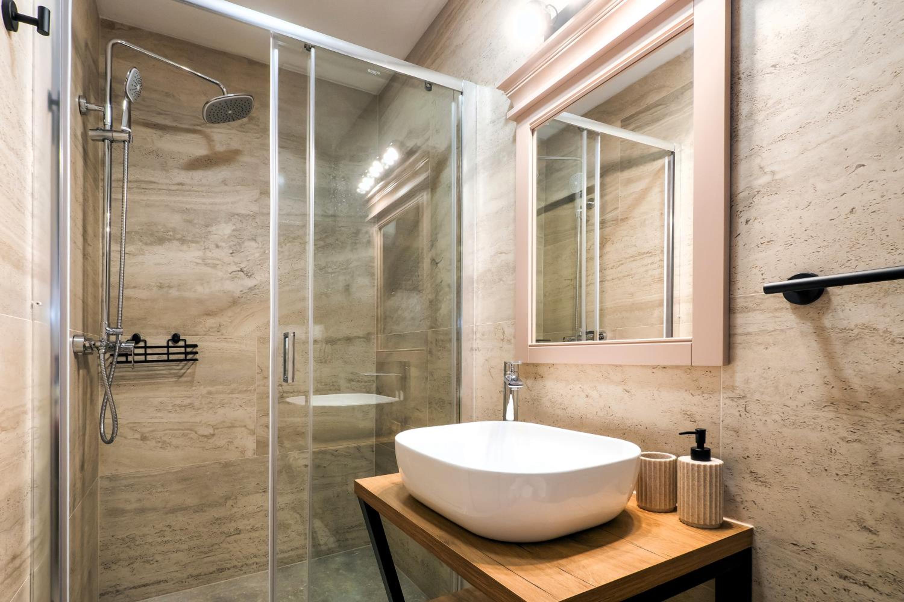 Split Central Pazar Rooms
