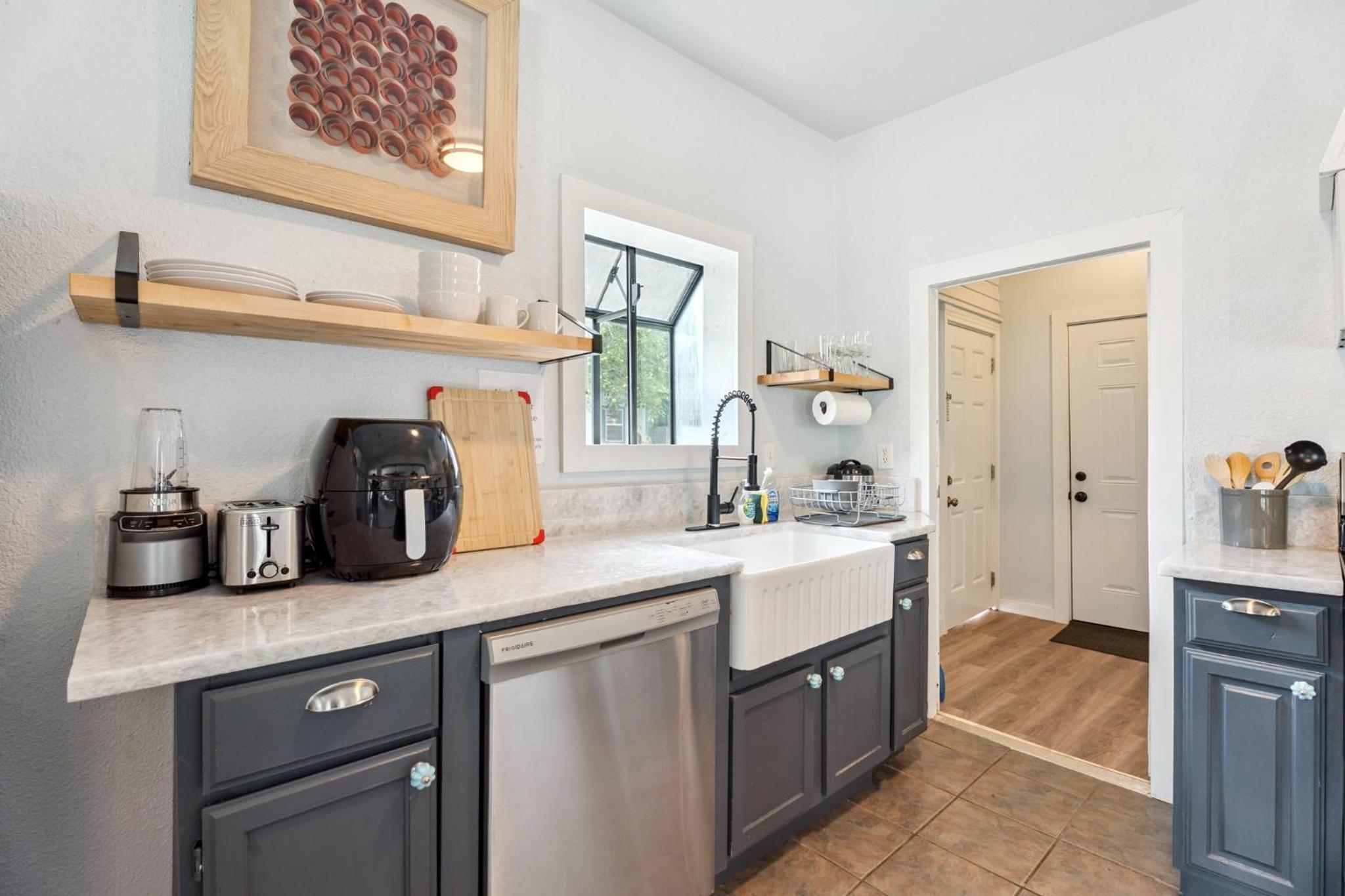 2BR Apt 8 min to Integris Baptist #09