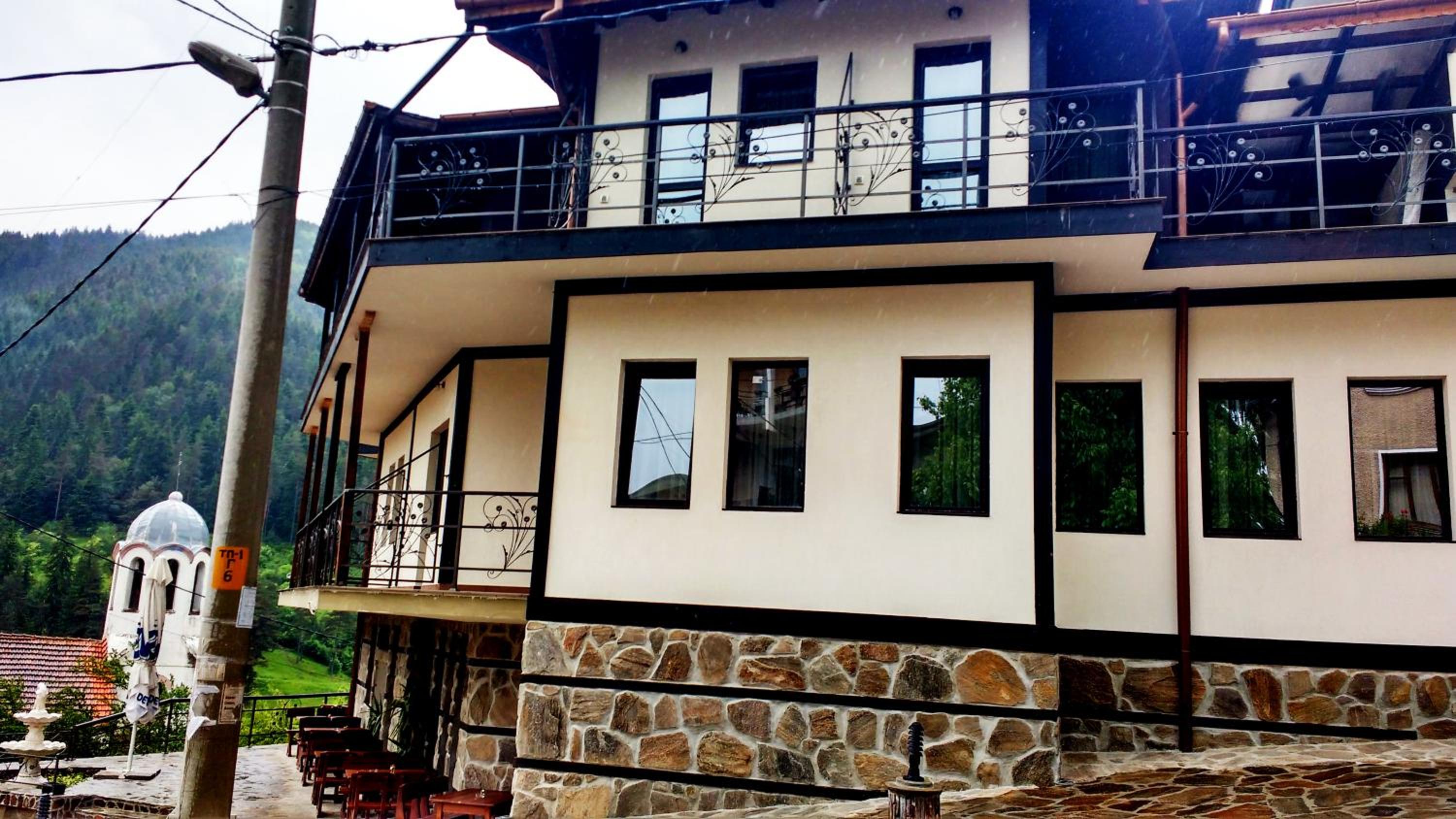 Family hotel Valchanovata Kashta