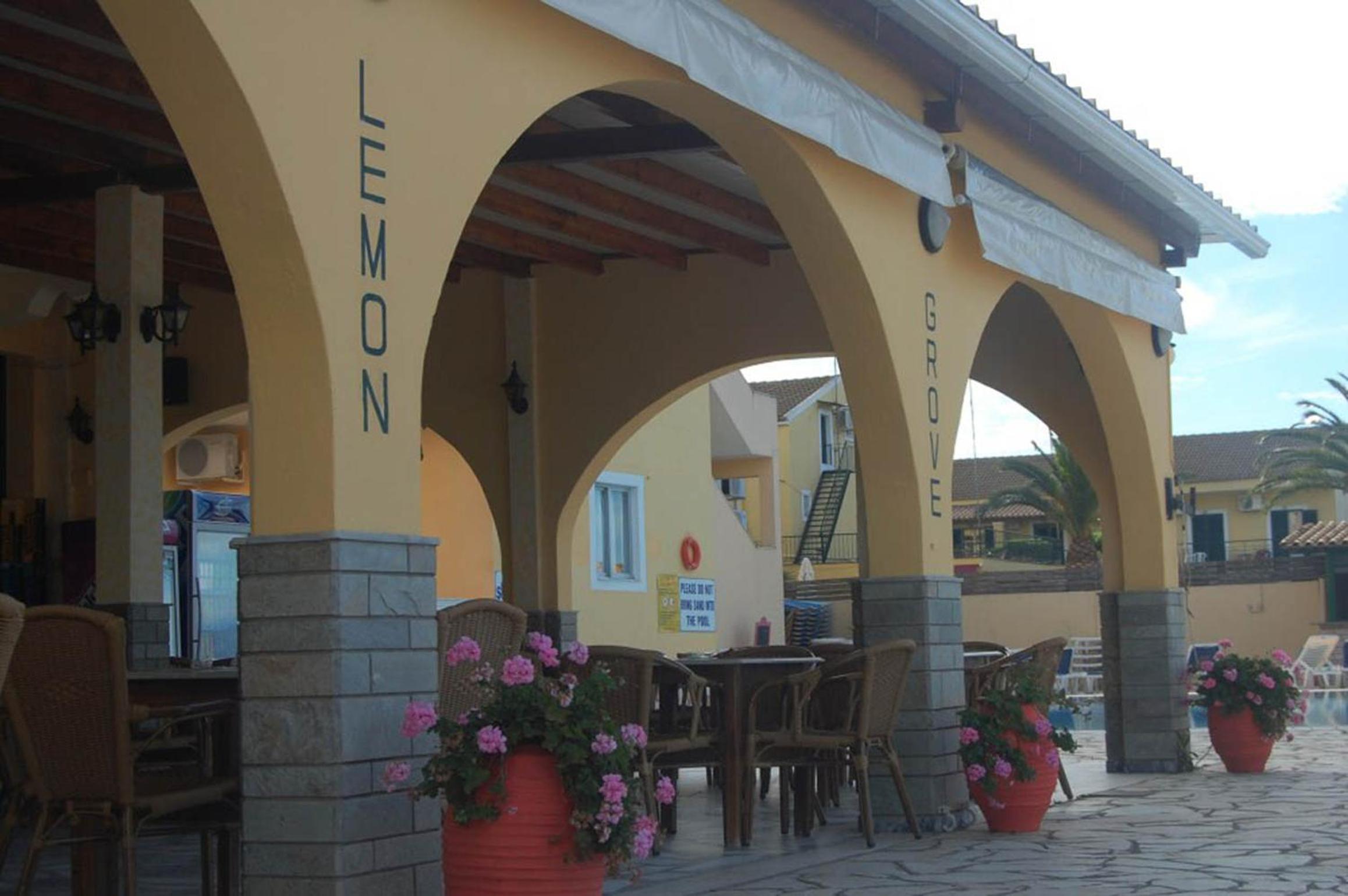LEMON GROVE Complex