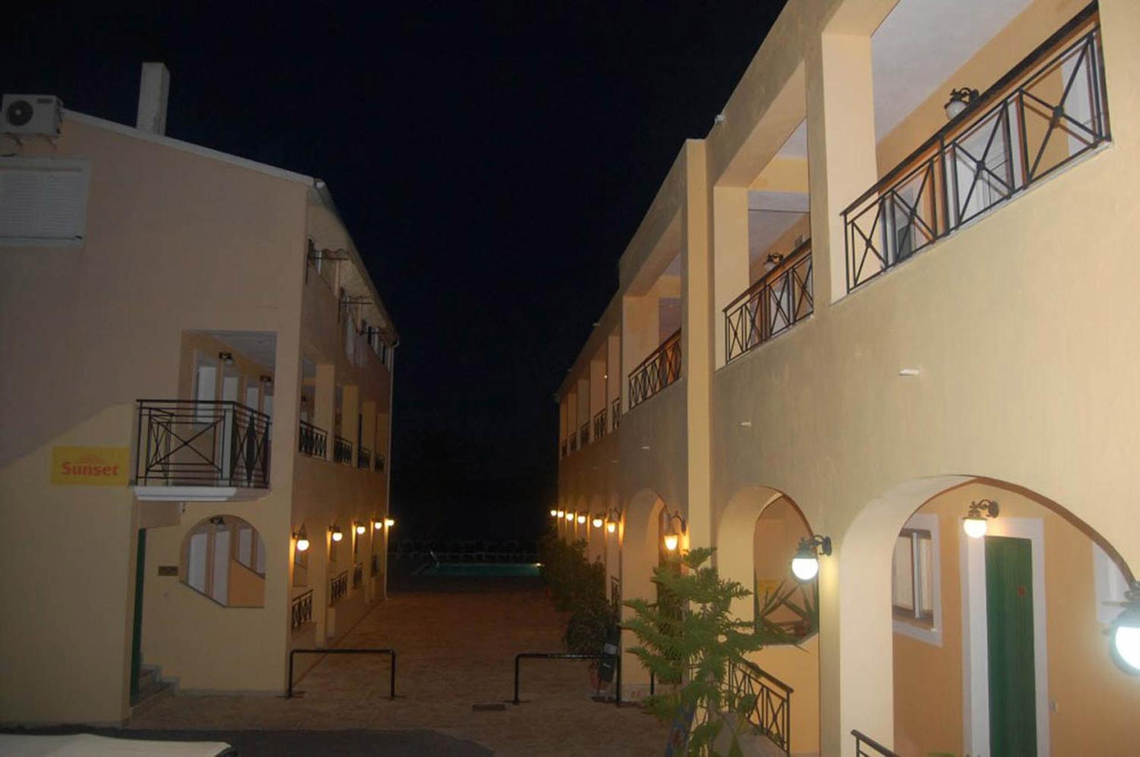 LEMON GROVE Complex