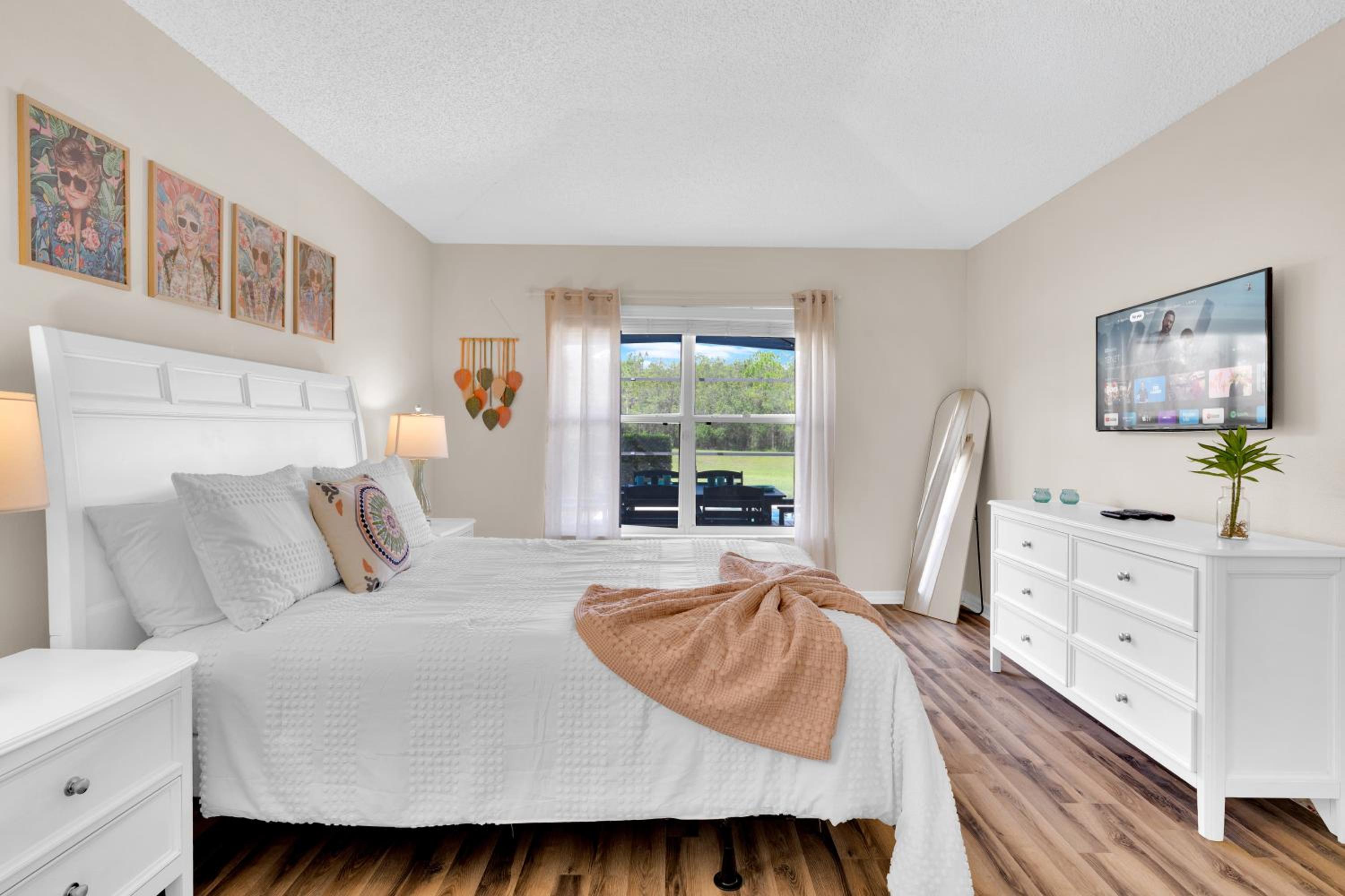Stunning Emerald Island Resort Vacation Home with Pool Spa and Access to Clubhouse