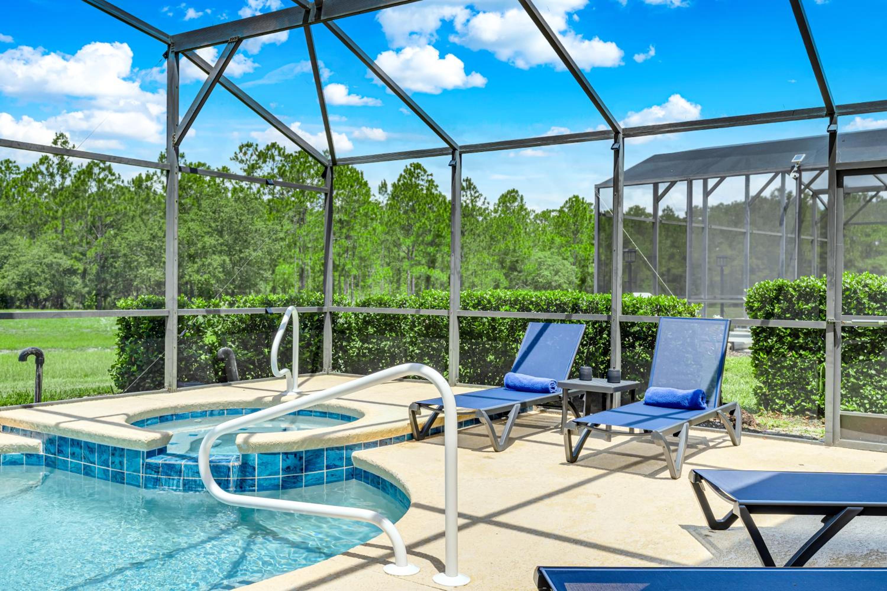 Stunning Emerald Island Resort Vacation Home with Pool Spa and Access to Clubhouse