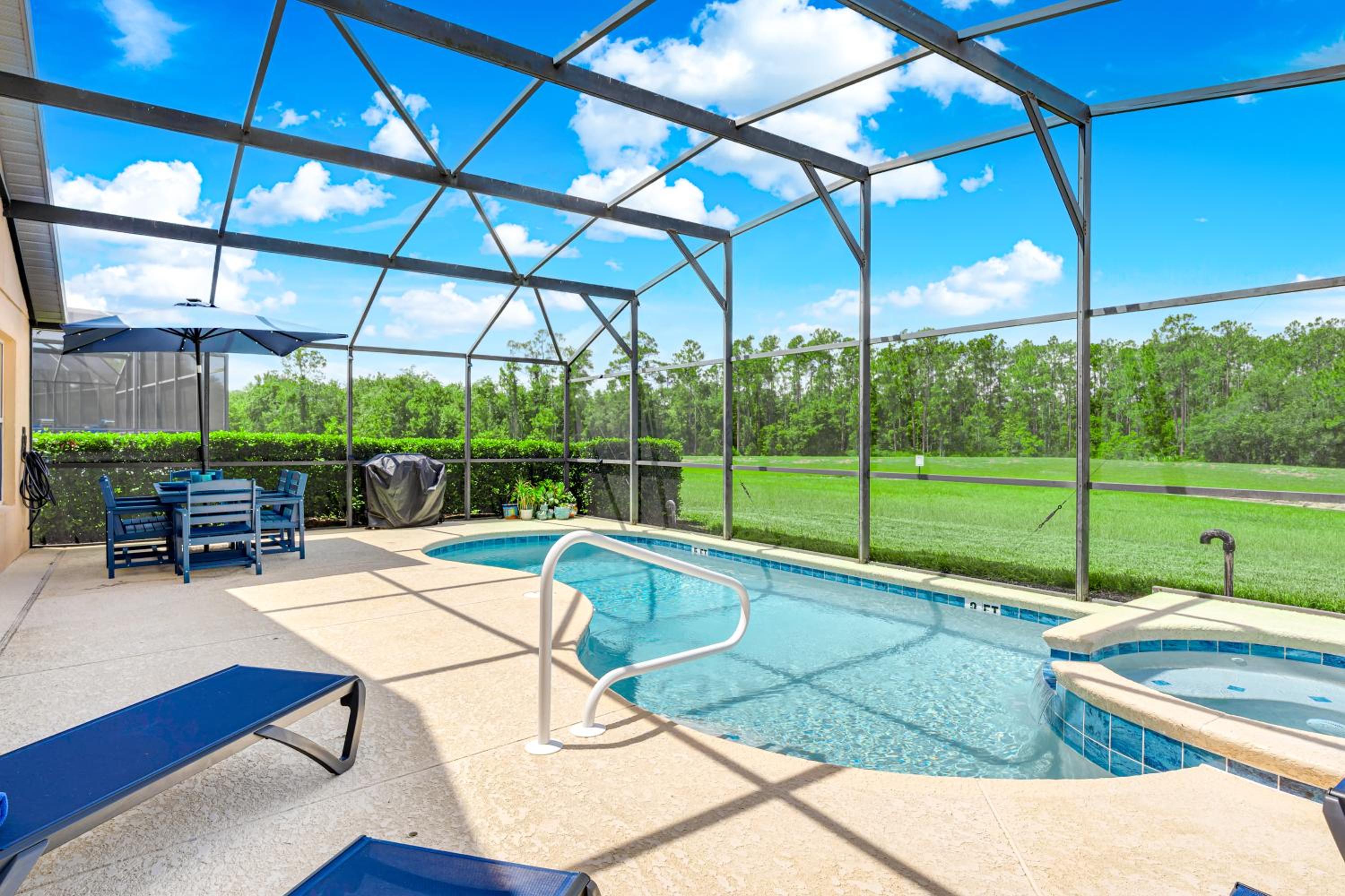 Stunning Emerald Island Resort Vacation Home with Pool Spa and Access to Clubhouse