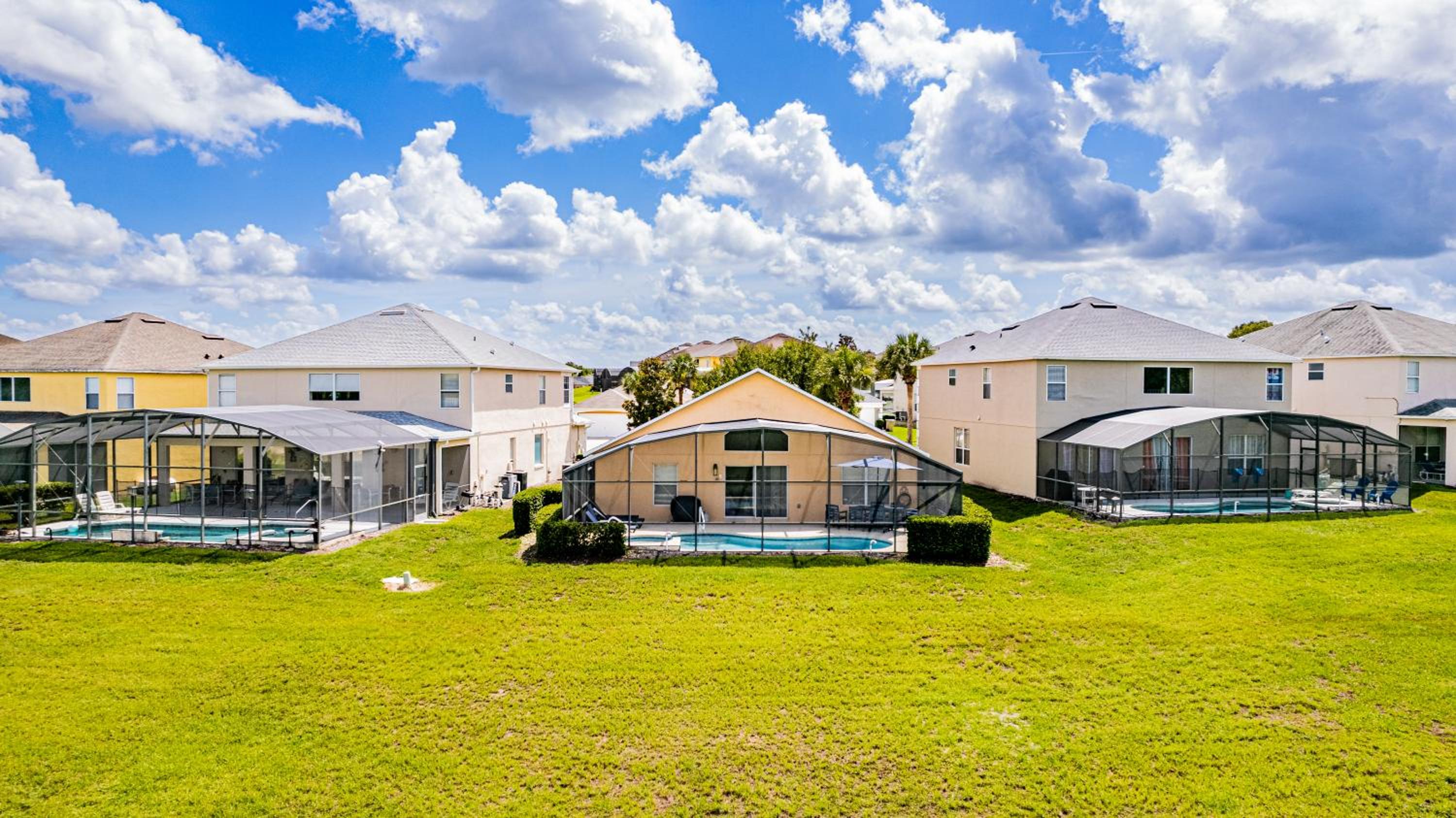 Stunning Emerald Island Resort Vacation Home with Pool Spa and Access to Clubhouse