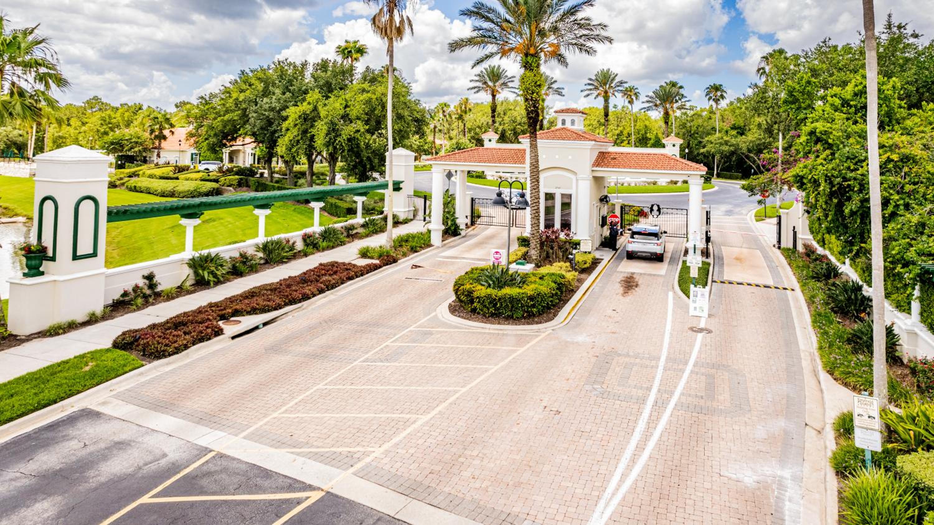 Stunning Emerald Island Resort Vacation Home with Pool Spa and Access to Clubhouse