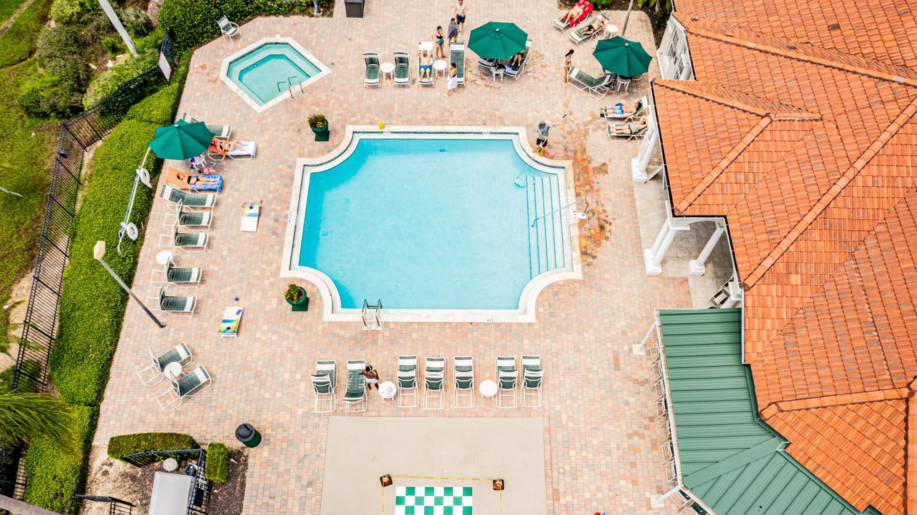 Stunning Emerald Island Resort Vacation Home with Pool Spa and Access to Clubhouse