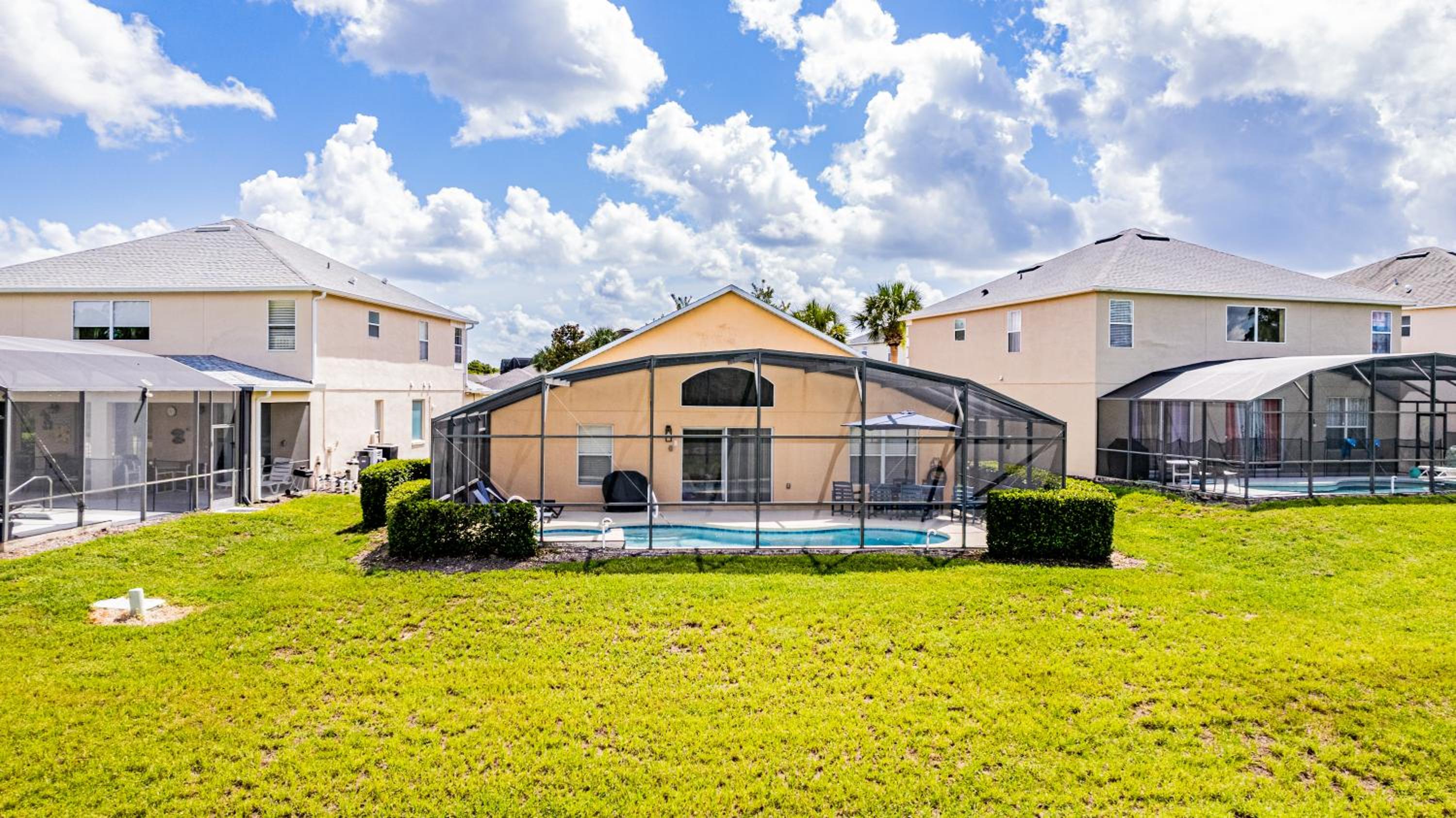 Stunning Emerald Island Resort Vacation Home with Pool Spa and Access to Clubhouse
