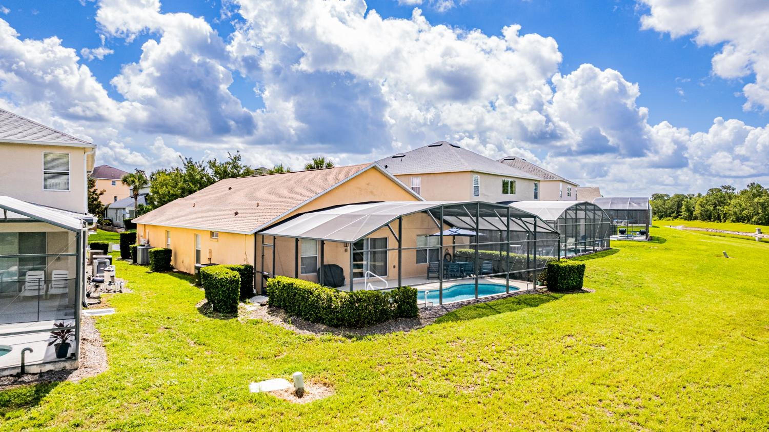 Stunning Emerald Island Resort Vacation Home with Pool Spa and Access to Clubhouse