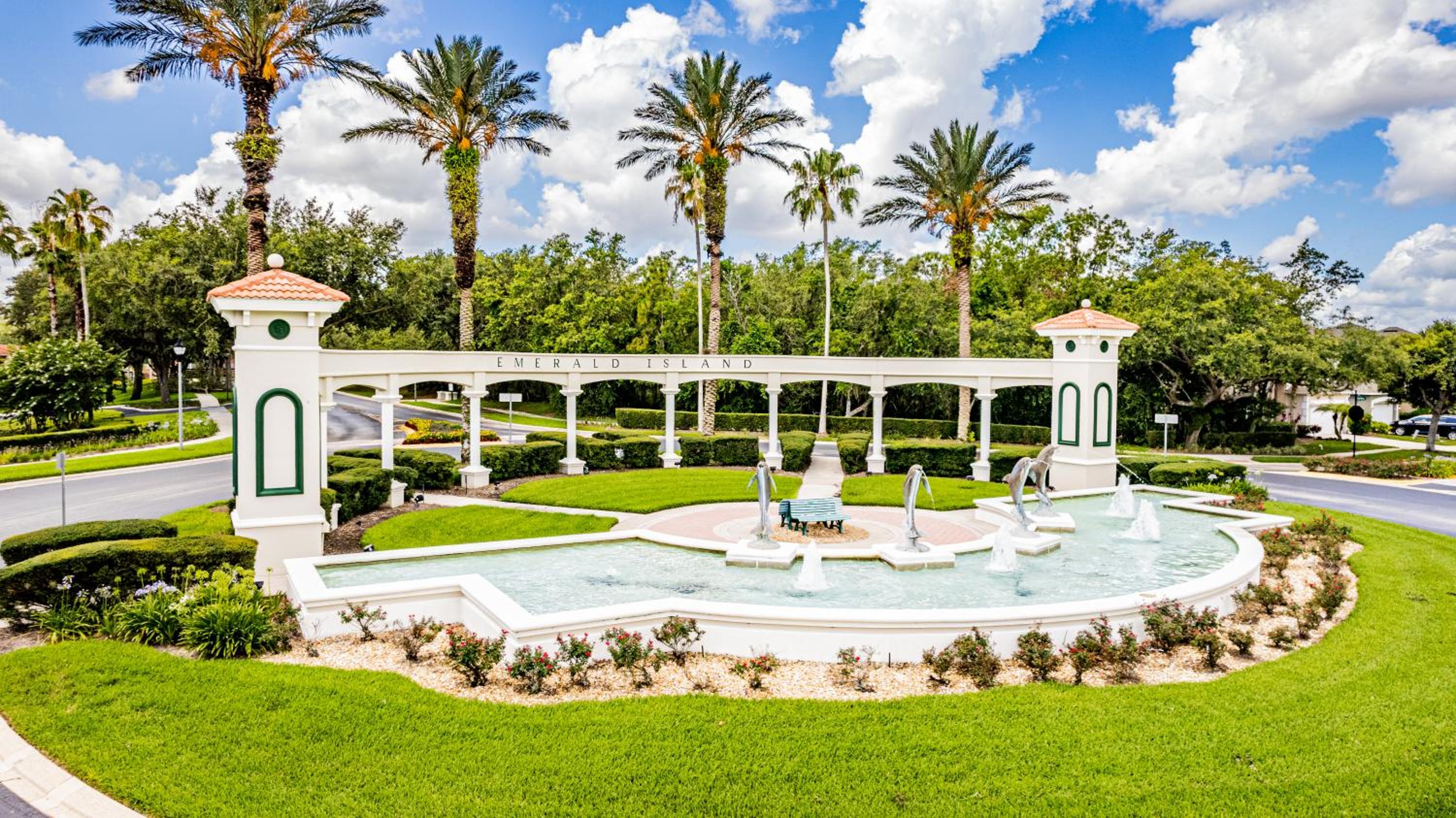 Stunning Emerald Island Resort Vacation Home with Pool Spa and Access to Clubhouse