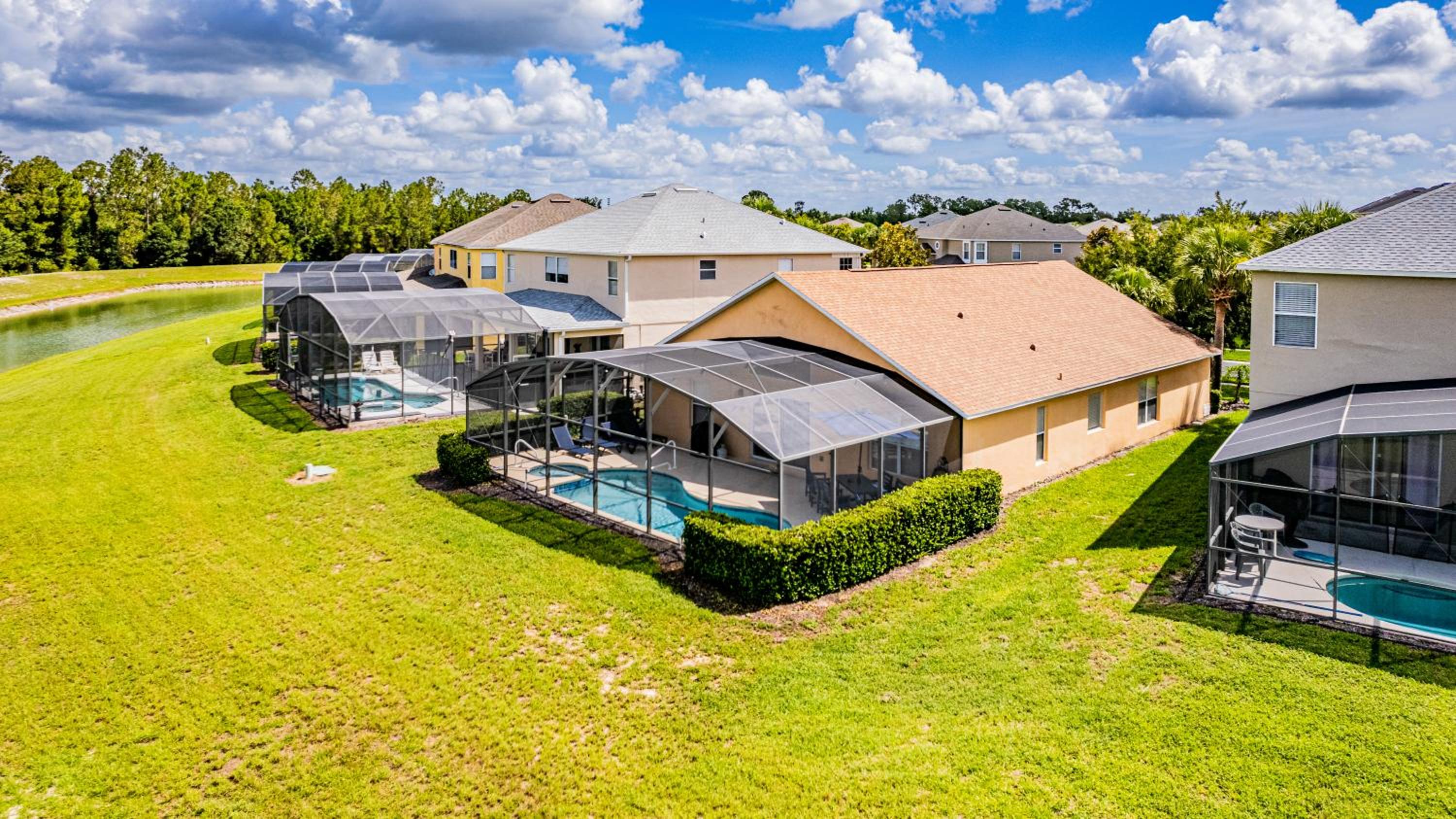 Stunning Emerald Island Resort Vacation Home with Pool Spa and Access to Clubhouse