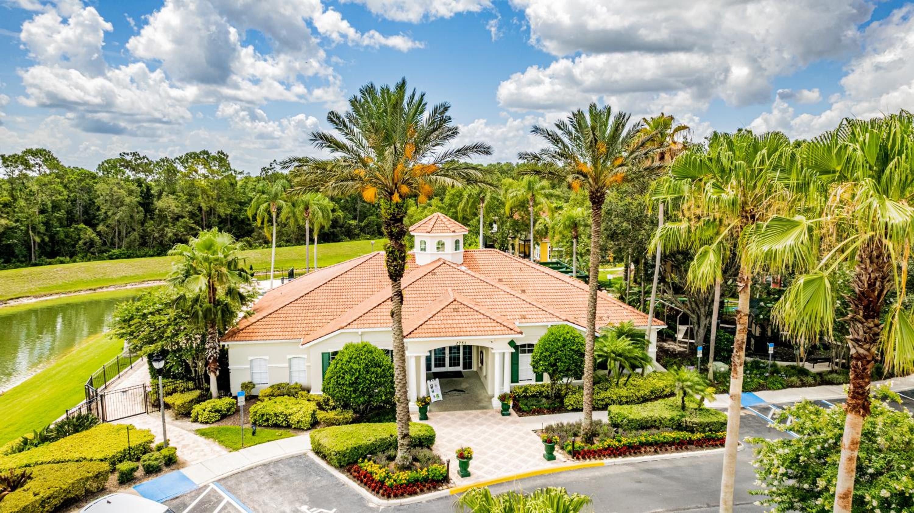 Stunning Emerald Island Resort Vacation Home with Pool Spa and Access to Clubhouse