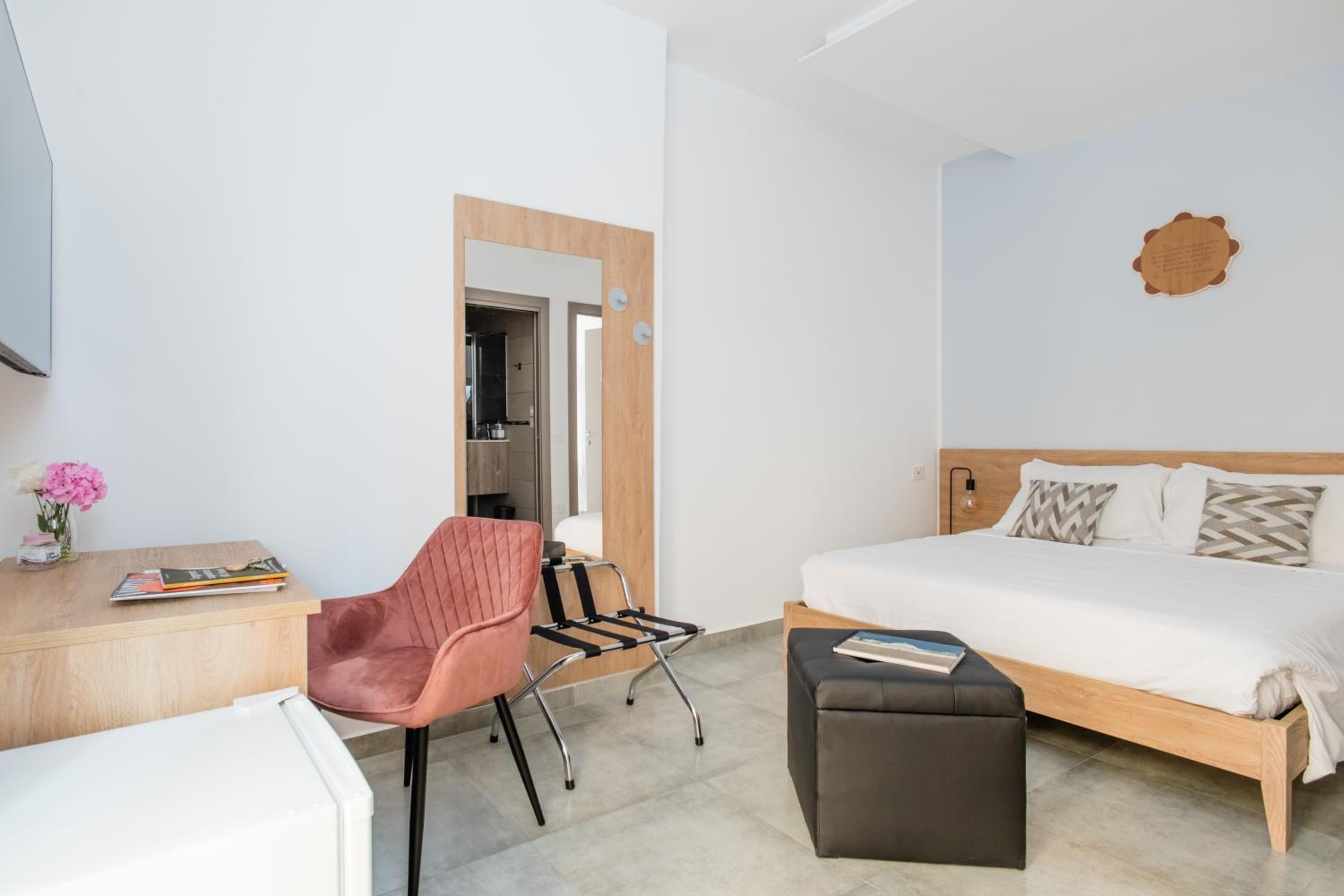 Salvator Rosa Rooms - Di fronte alla Metro, Terrazza & Self Check in