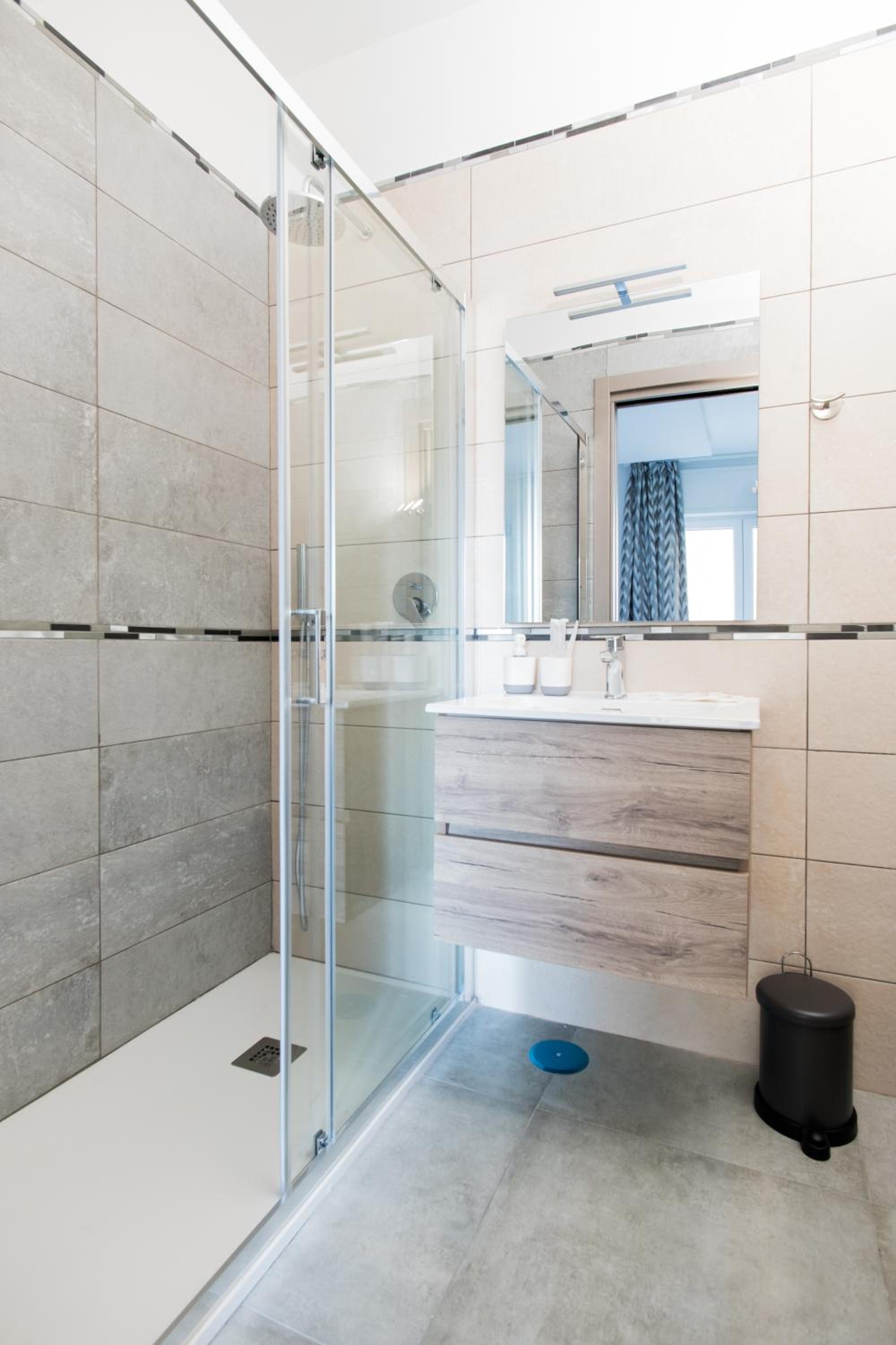 Salvator Rosa Rooms - Di fronte alla Metro, Terrazza & Self Check in