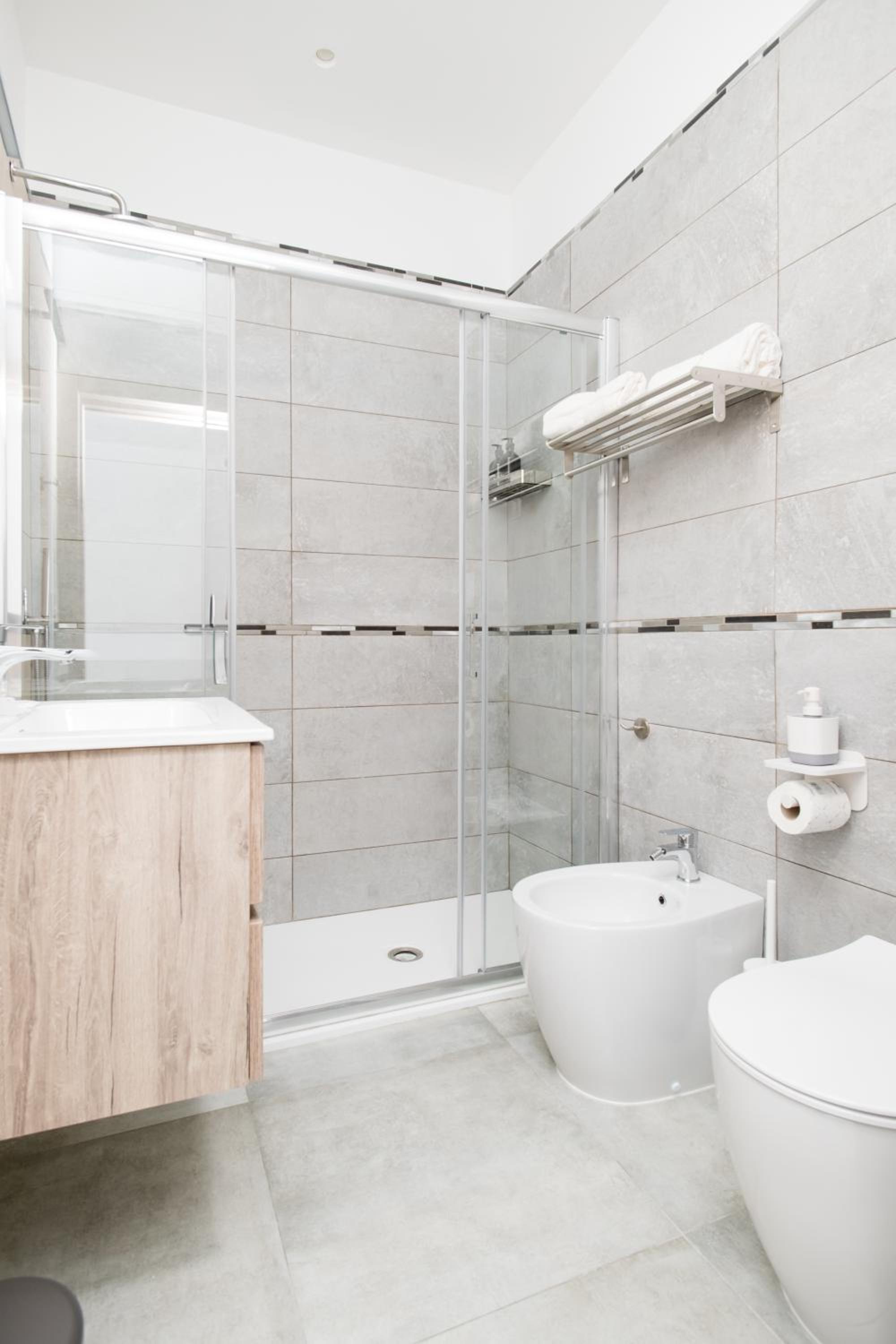 Salvator Rosa Rooms - Di fronte alla Metro, Terrazza & Self Check in