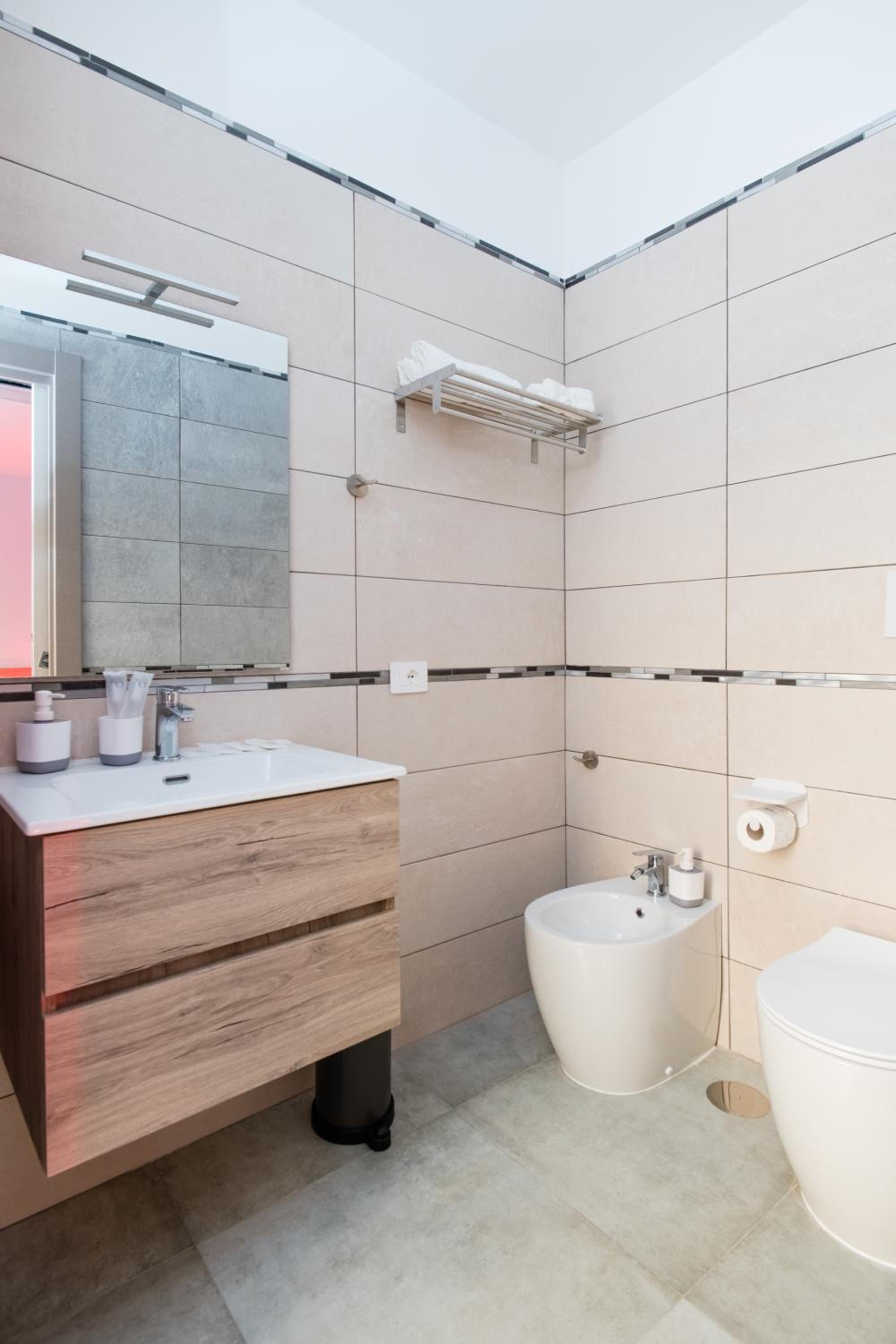 Salvator Rosa Rooms - Di fronte alla Metro, Terrazza & Self Check in