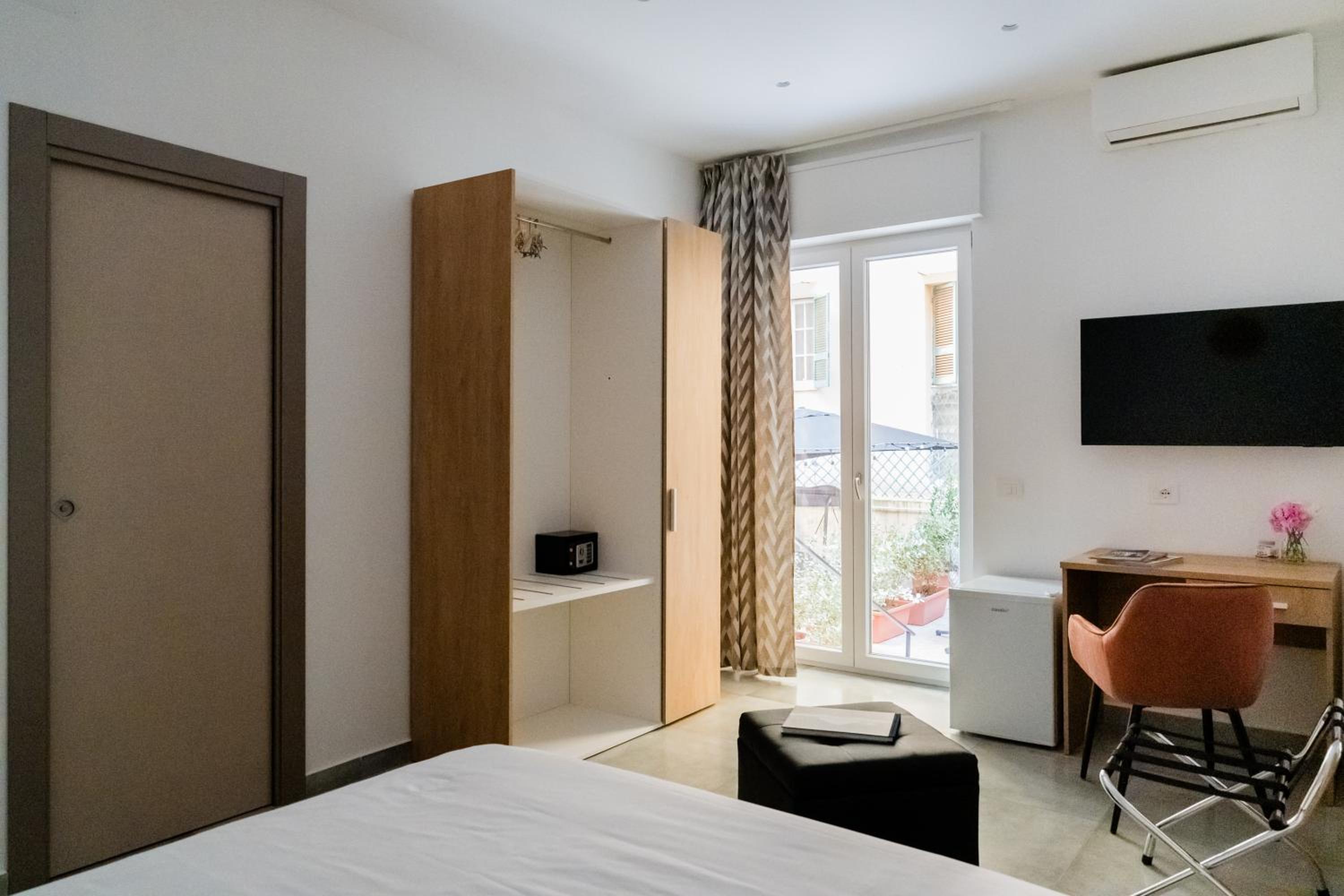 Salvator Rosa Rooms - Di fronte alla Metro, Terrazza & Self Check in