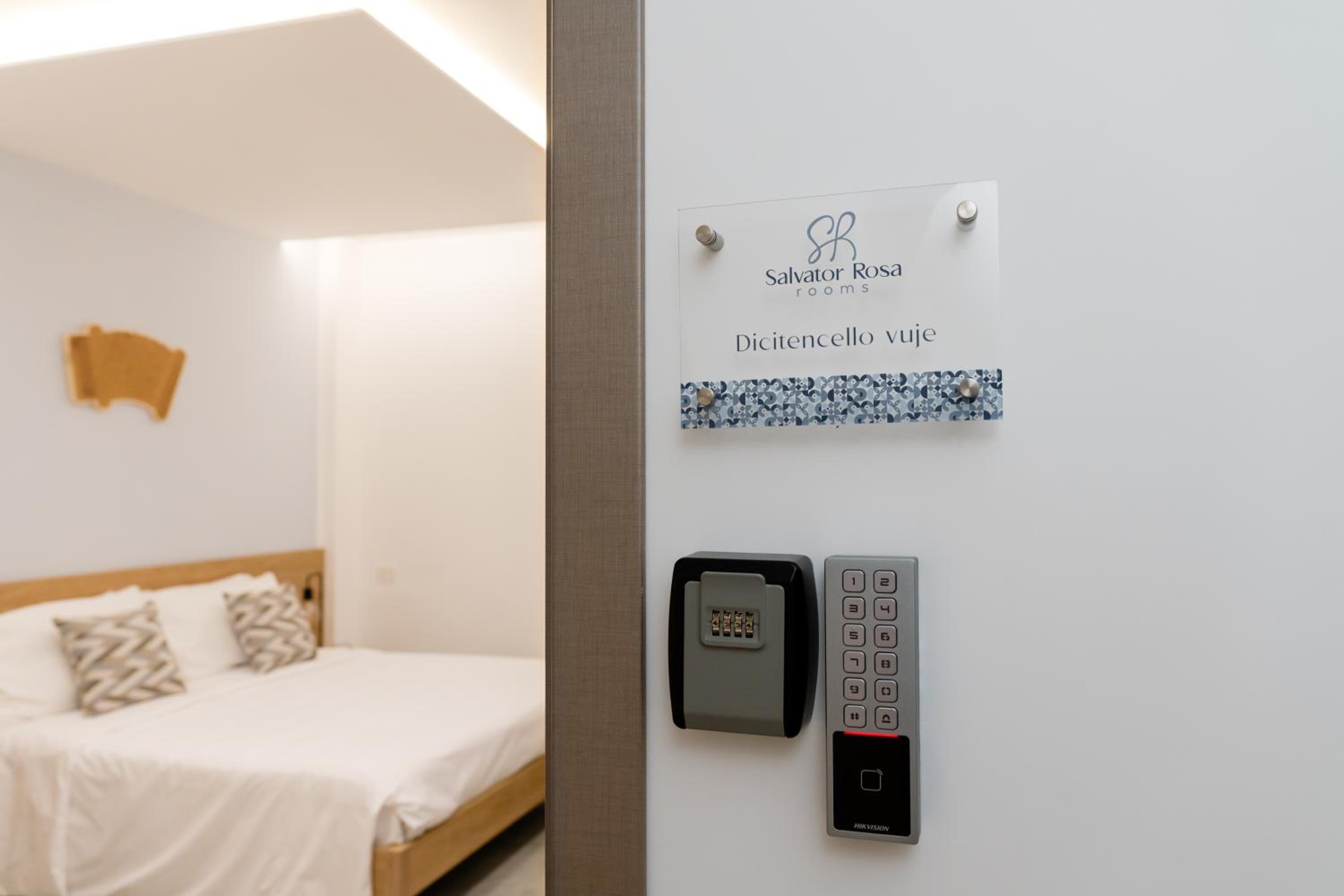 Salvator Rosa Rooms - Di fronte alla Metro, Terrazza & Self Check in