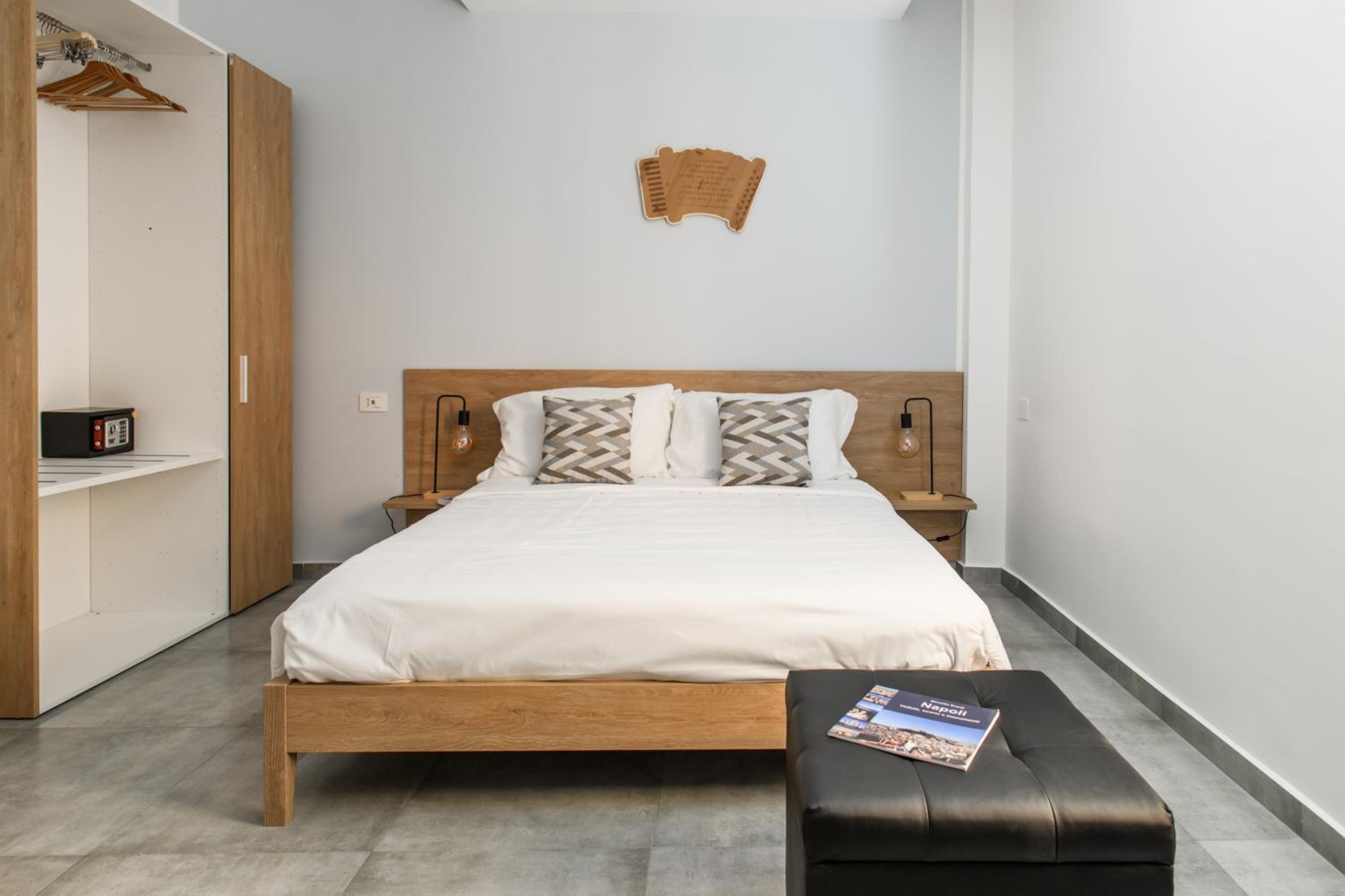 Salvator Rosa Rooms - Di fronte alla Metro, Terrazza & Self Check in