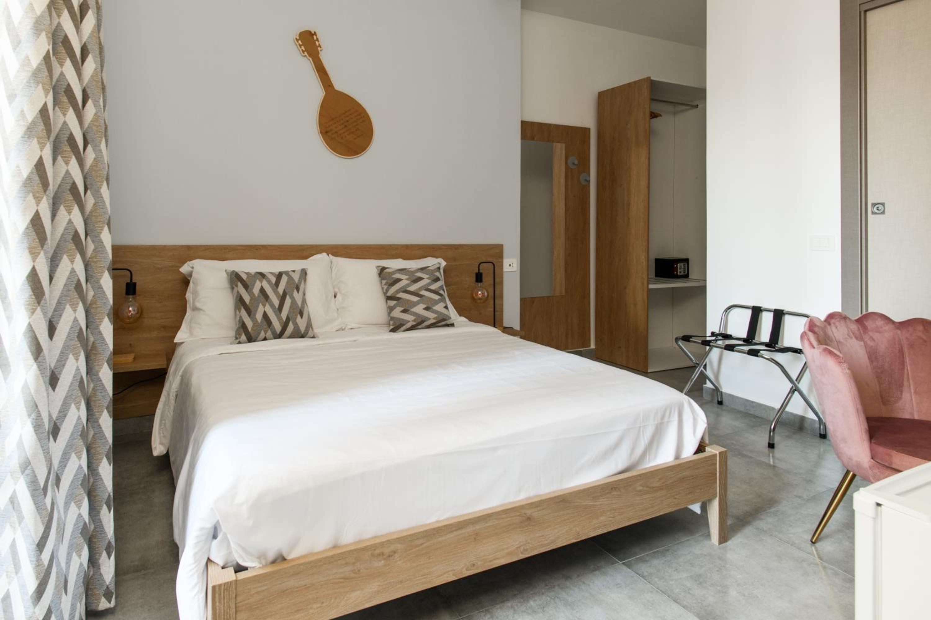 Salvator Rosa Rooms - Di fronte alla Metro, Terrazza & Self Check in
