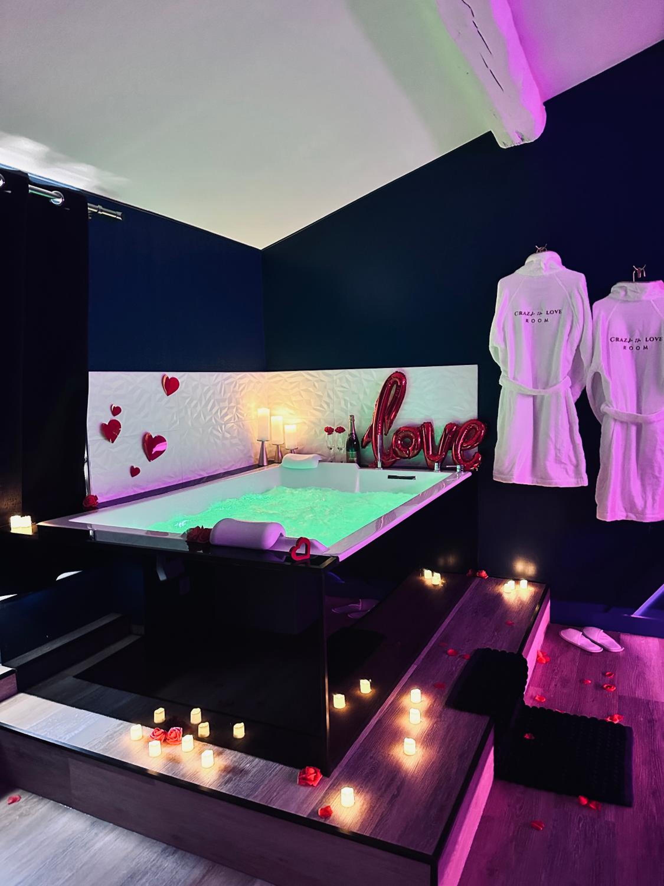 Suite craz'in Love Room, jacuzzi, cinéma, Camargue