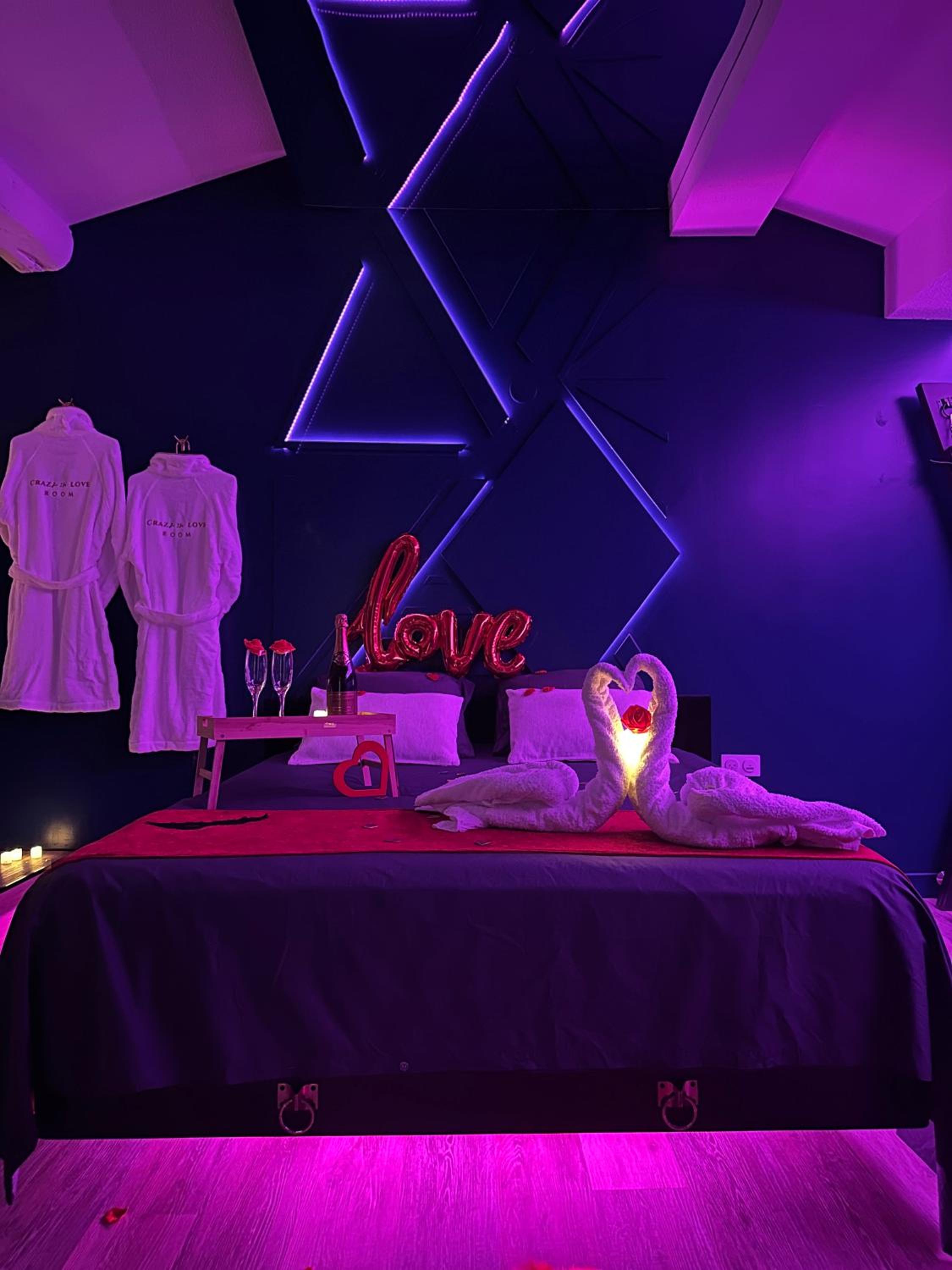 Suite craz'in Love Room, jacuzzi, cinéma, Camargue