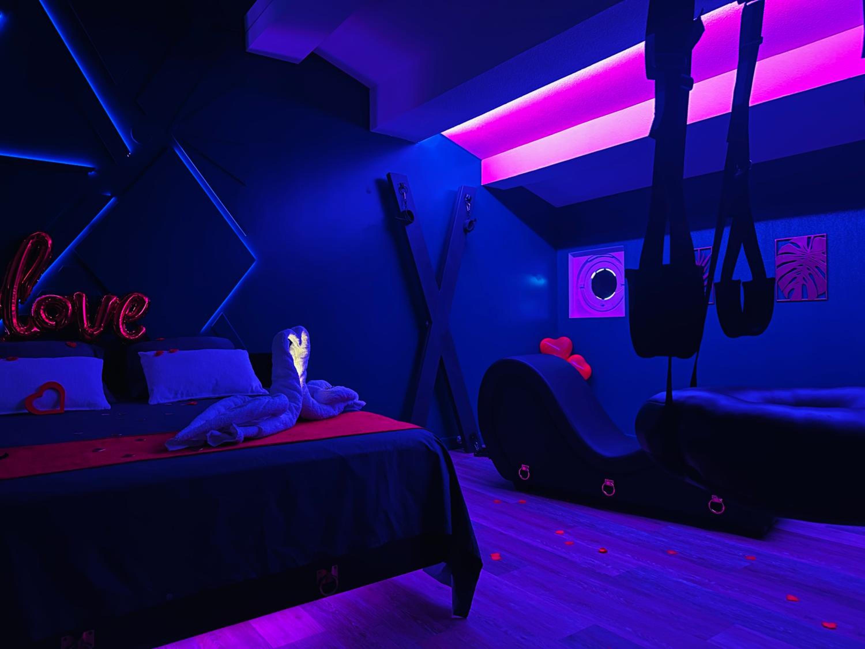 Suite craz'in Love Room, jacuzzi, cinéma, Camargue