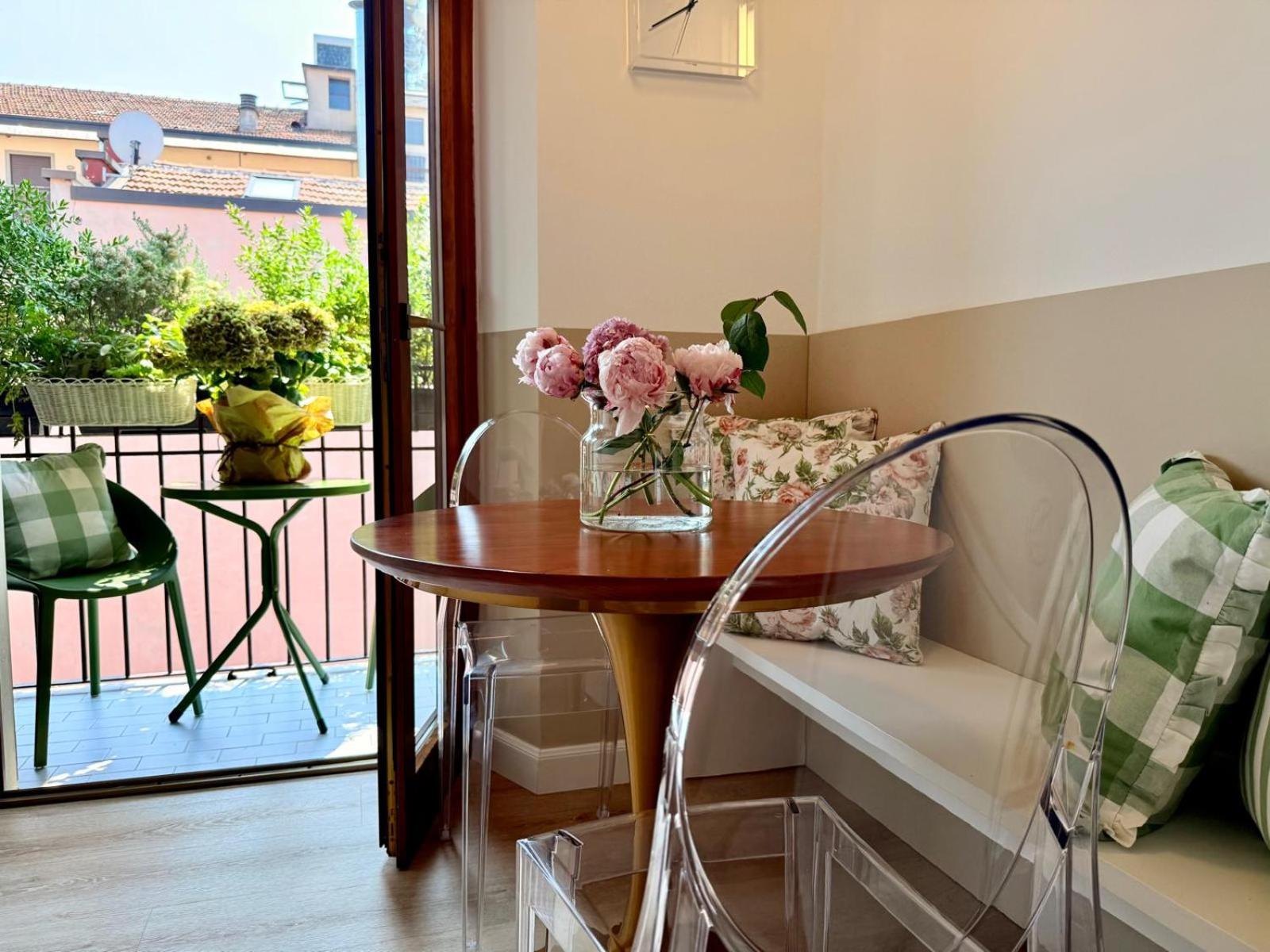 Casa Estia - MiCo, Fiera Milano, CityLife, San Siro, Metro 2 min - Refined Historic Apartment