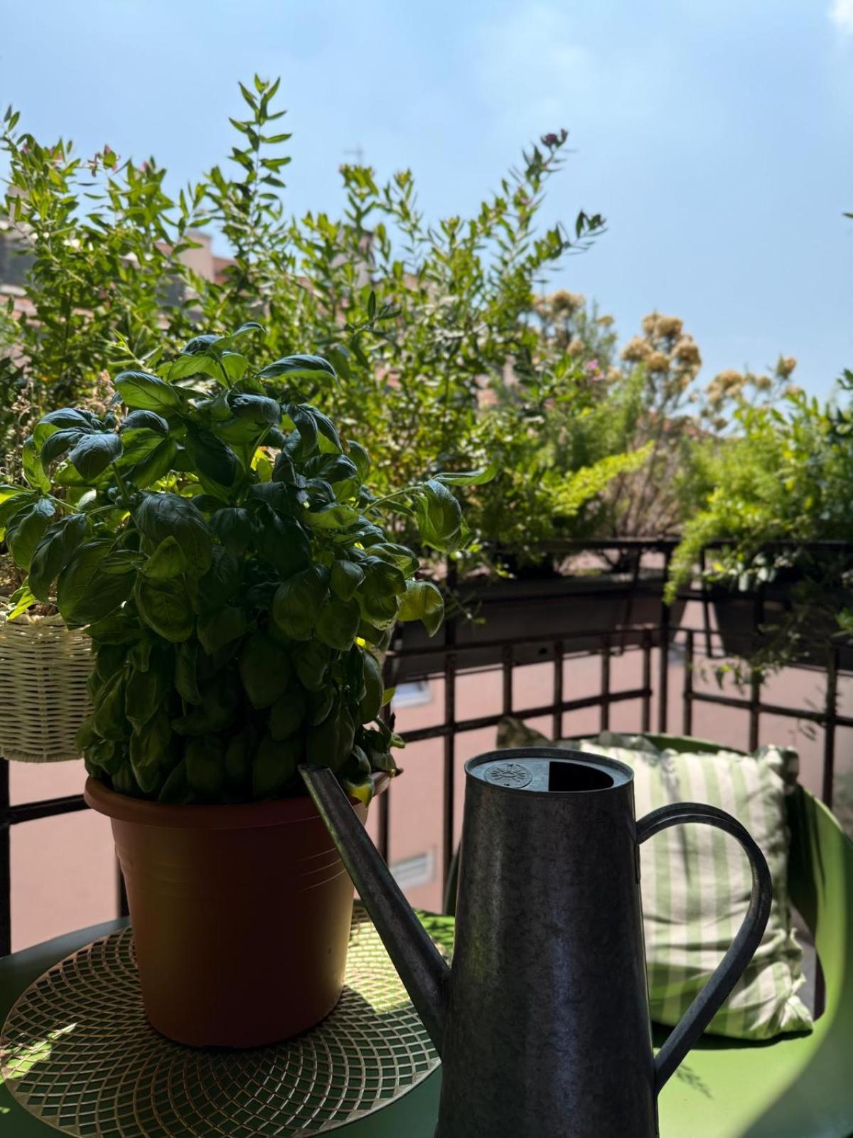 Casa Estia - MiCo, Fiera Milano, CityLife, San Siro, Metro 2 min - Refined Historic Apartment