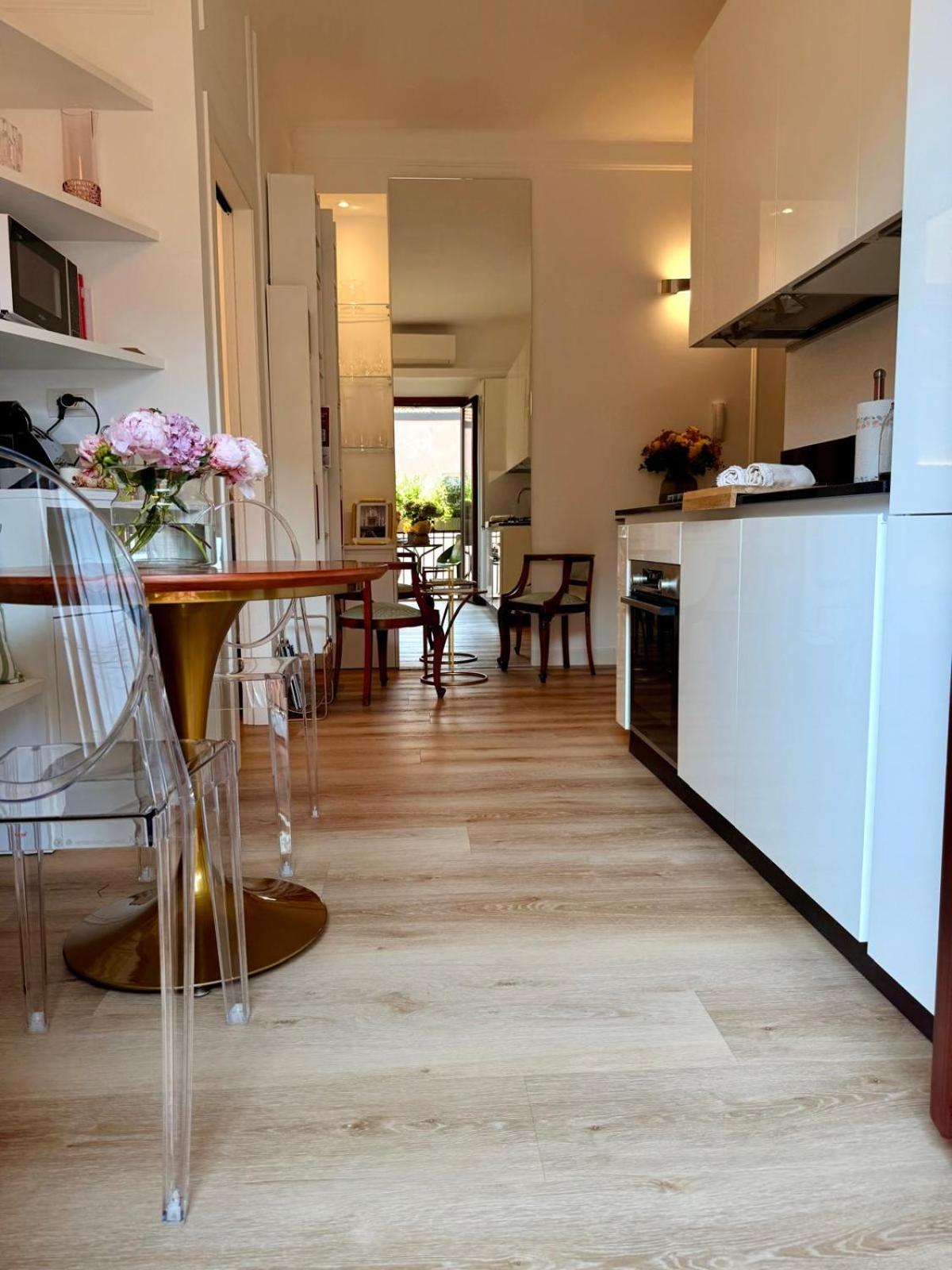 Casa Estia - MiCo, Fiera Milano, CityLife, San Siro, Metro 2 min - Refined Historic Apartment
