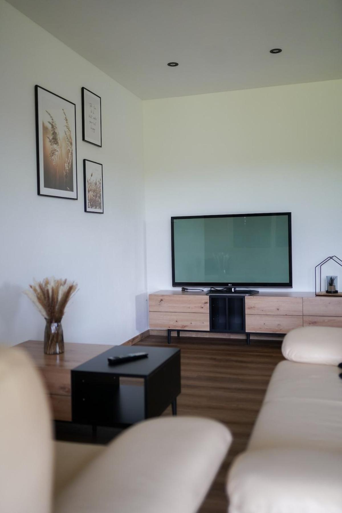 Moderne Bauernhof Wohnung mitten in der Natur