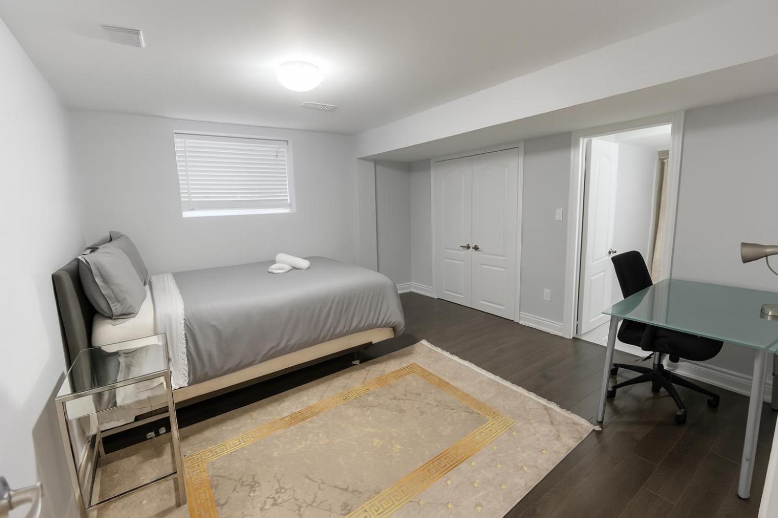 Cozy 3BR Caledon Basement Suite with Private Access, Full Kitchen, WiFi, Laundry, Backyard Basketball Court & Creek Trail, 5 Mins to Brampton! Great for Fa