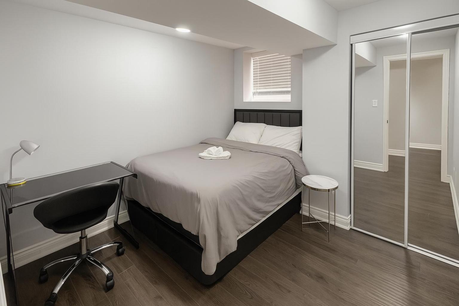 Cozy 3BR Caledon Basement Suite with Private Access, Full Kitchen, WiFi, Laundry, Backyard Basketball Court & Creek Trail, 5 Mins to Brampton! Great for Fa