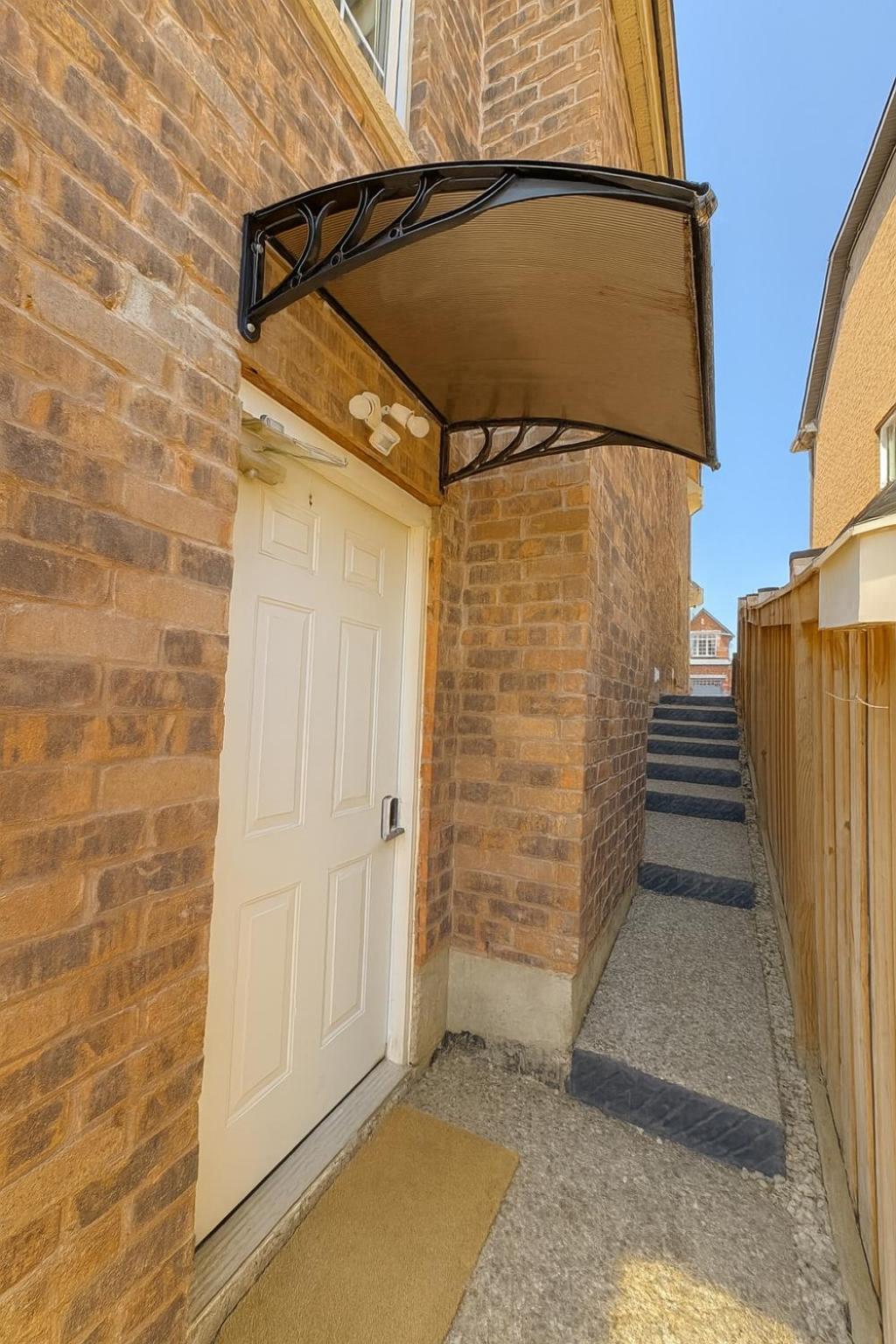 Cozy 3BR Caledon Basement Suite with Private Access, Full Kitchen, WiFi, Laundry, Backyard Basketball Court & Creek Trail, 5 Mins to Brampton! Great for Fa
