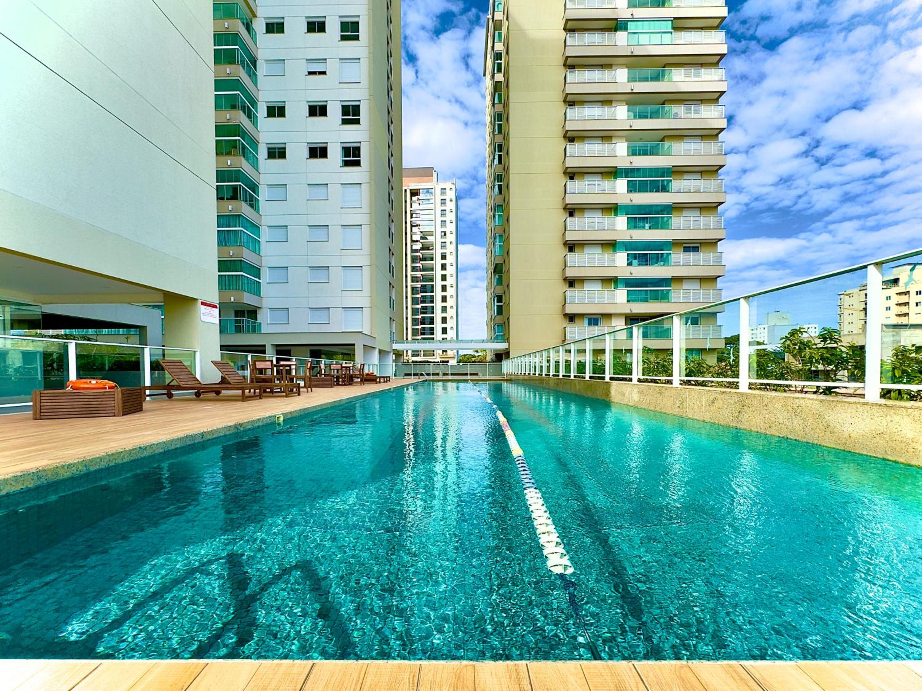 Aptos Pé na Areia Vista Mar Condomínio Resort Completo com Piscina borda Infinita, Beach Tennis, Academia, Sala de Jogos, Brinquedoteca, Playground e Porta