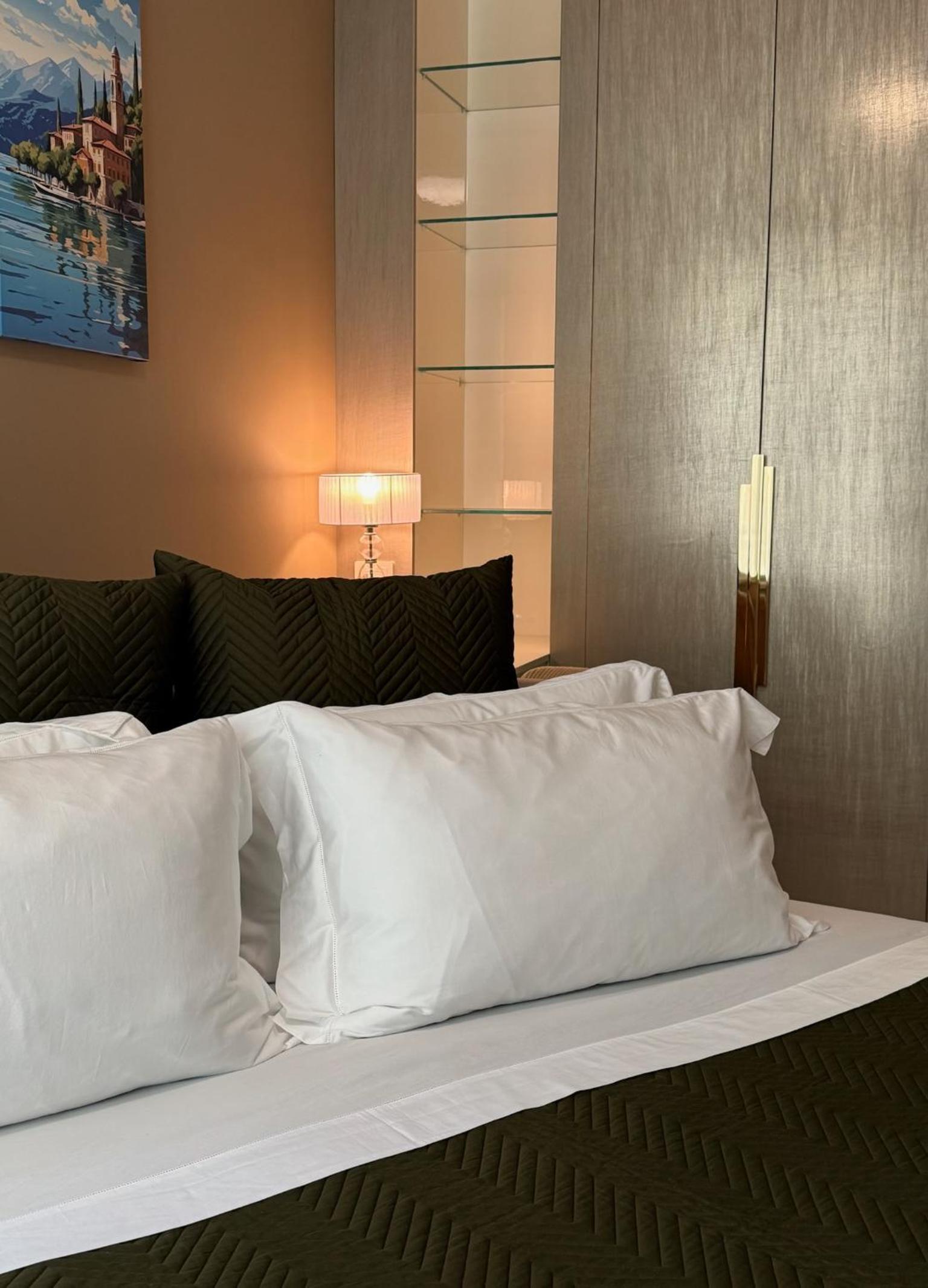 Borgo Vico Luxury Suites - by MyHomeInComo