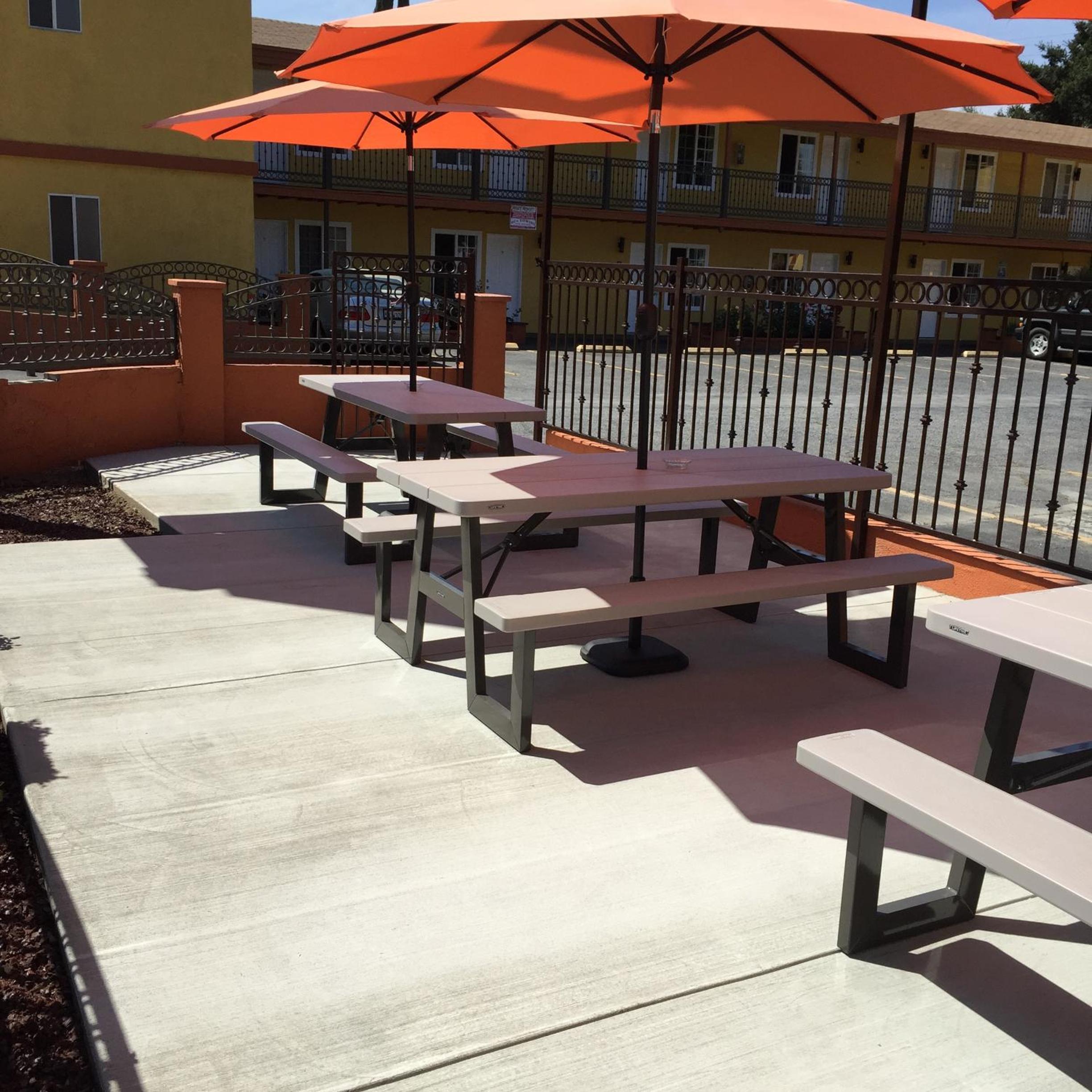 Los Angeles Vacations - Studio City Inn - Near Universal Studios Hollywood - Property Image 3