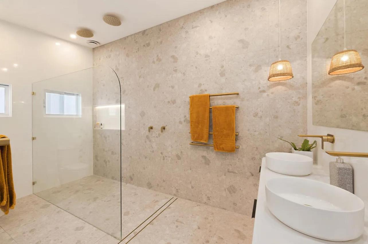 Affordable Luxury Stay Near Manly Beach