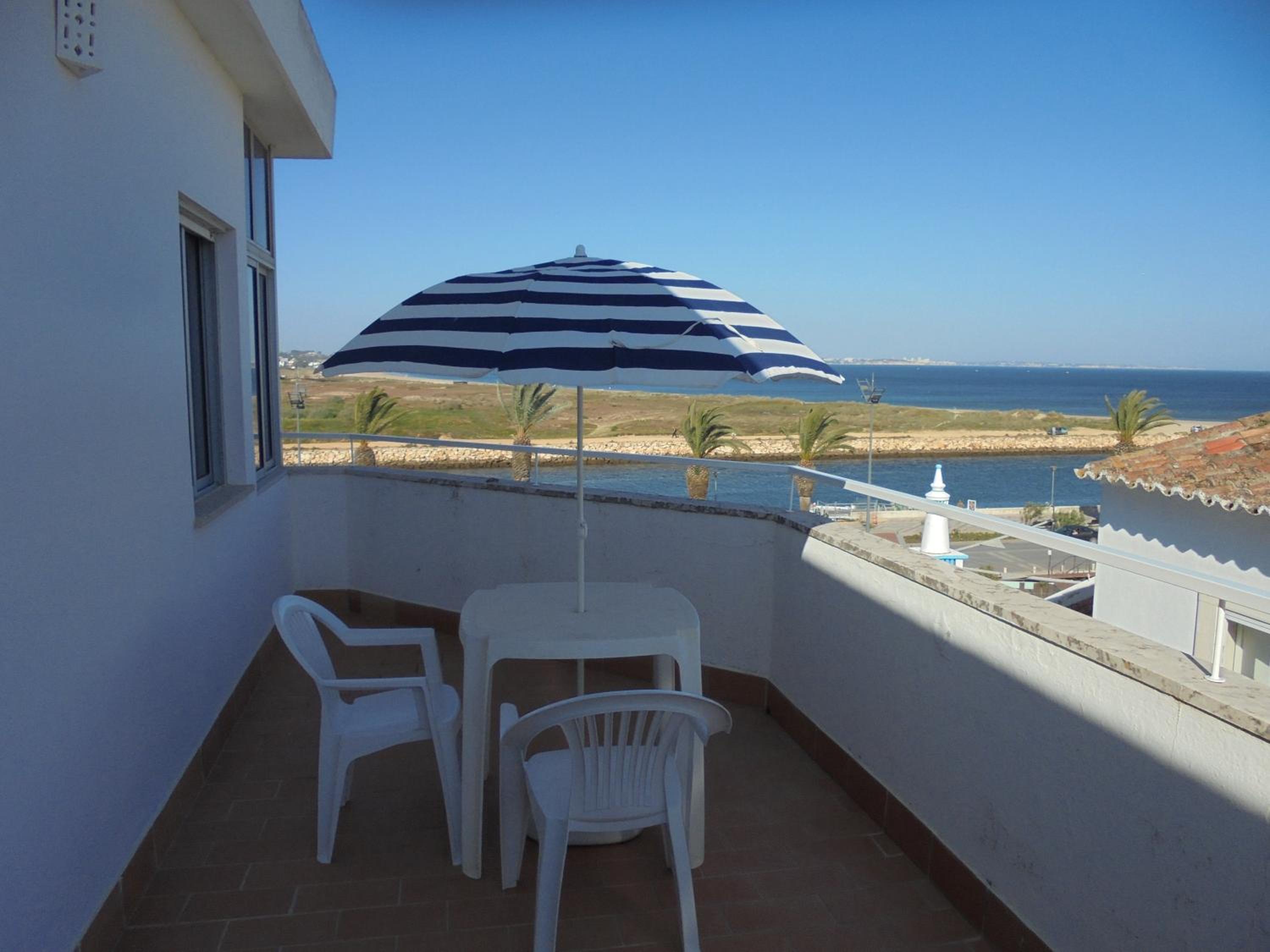 Casas da Barroca view 3