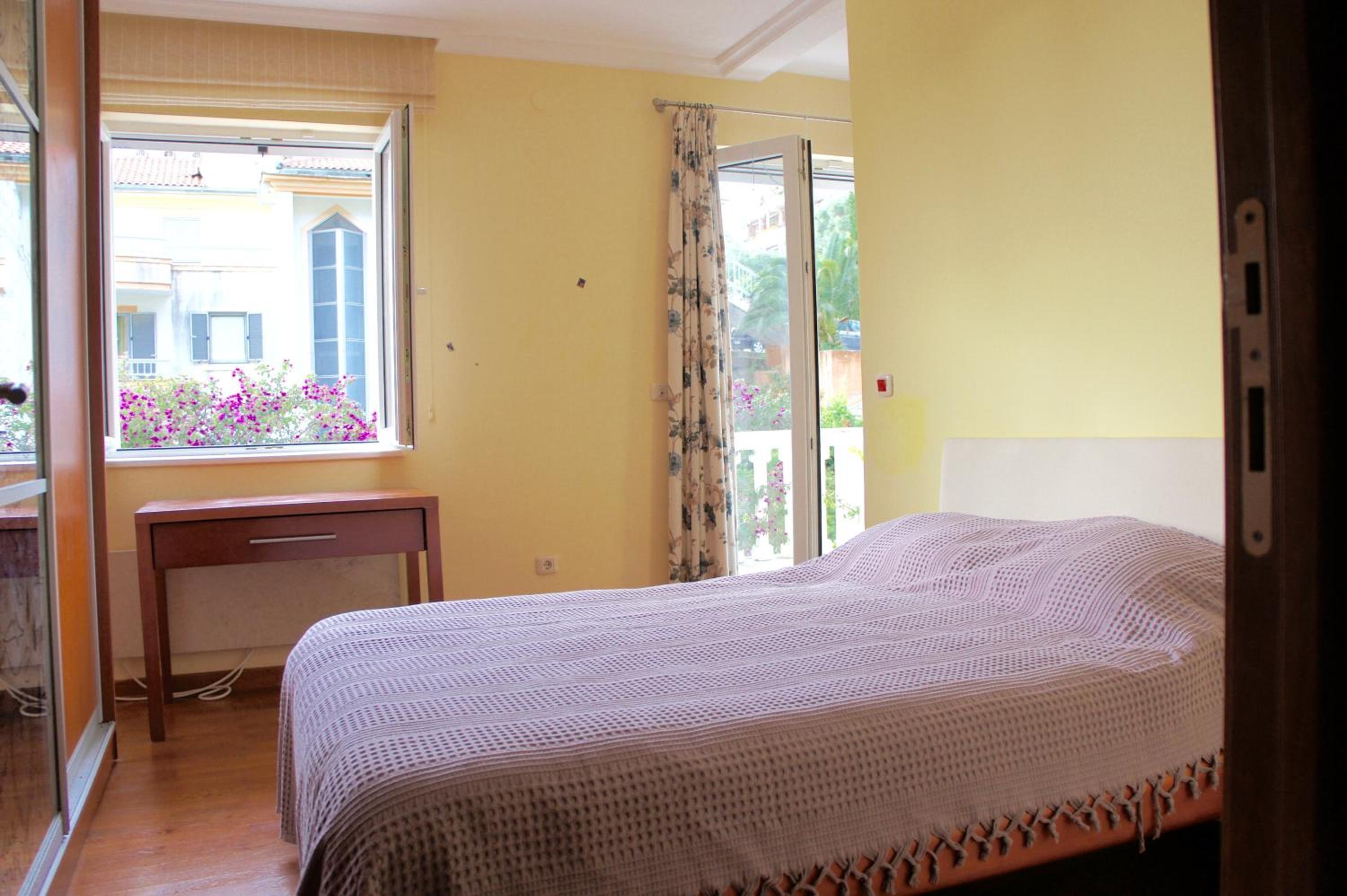 Cezar Holiday Home