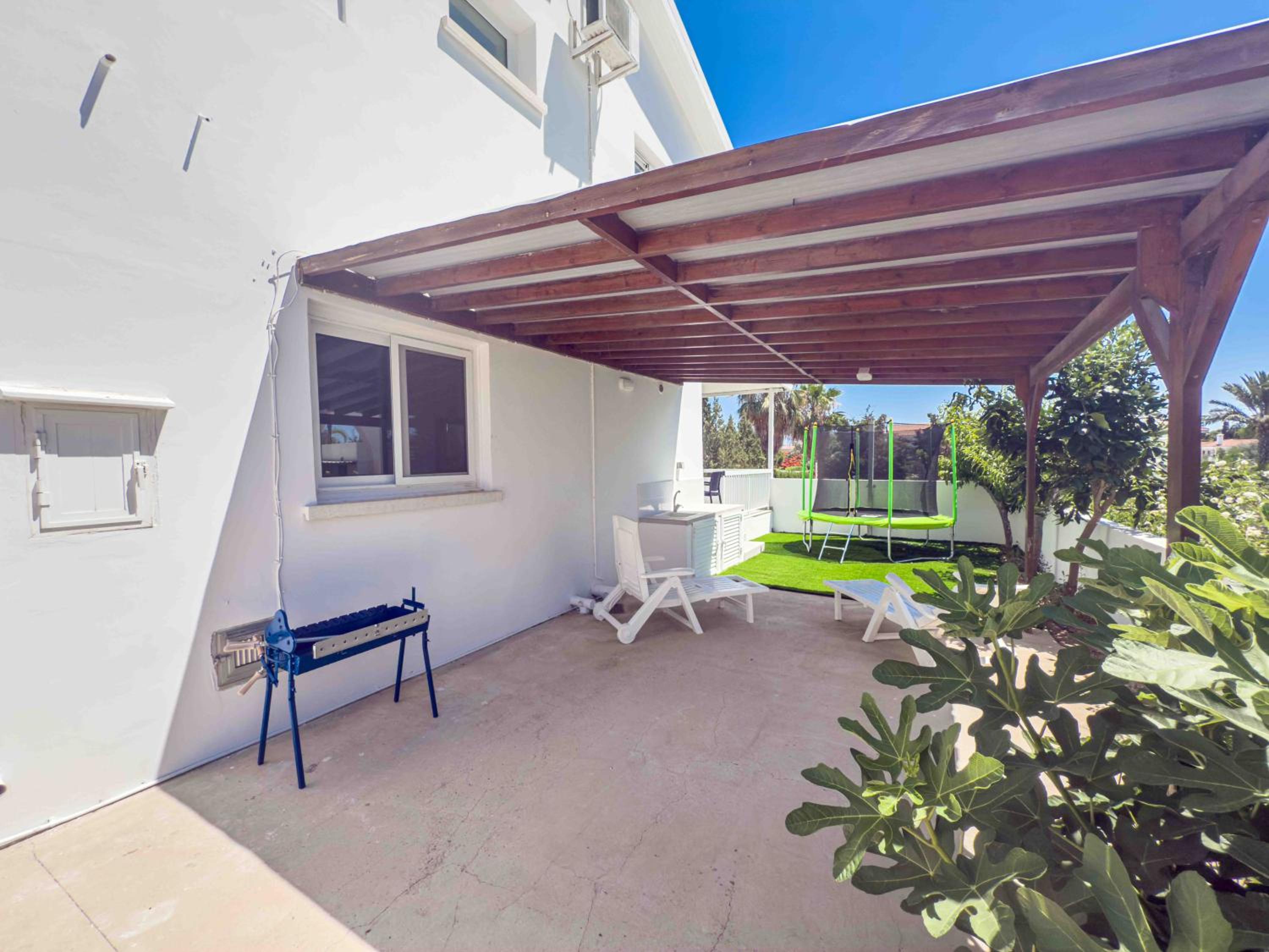 Iria Family Villas - Kid Friendly, Walk to The Beach