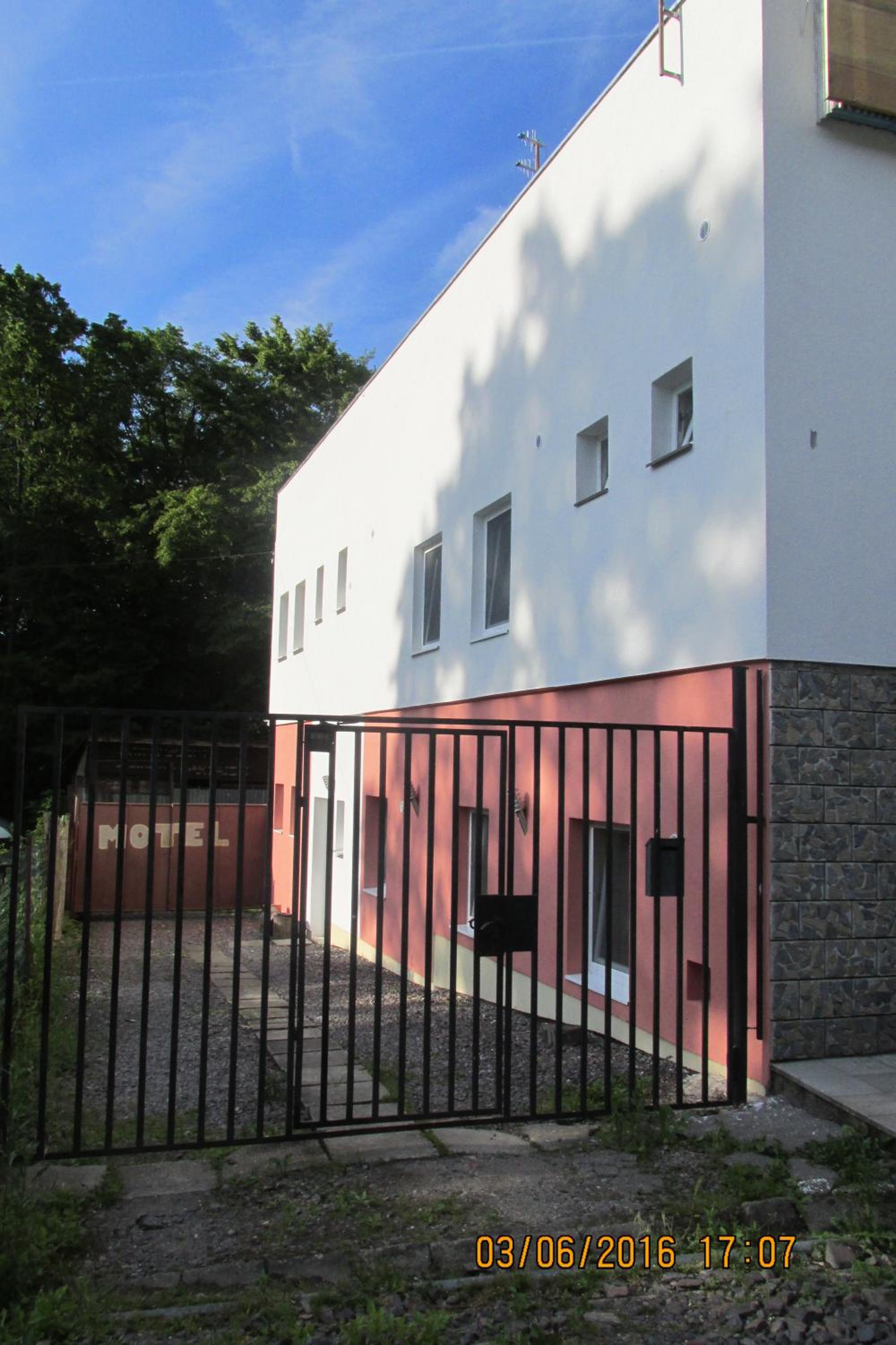 Photo 12