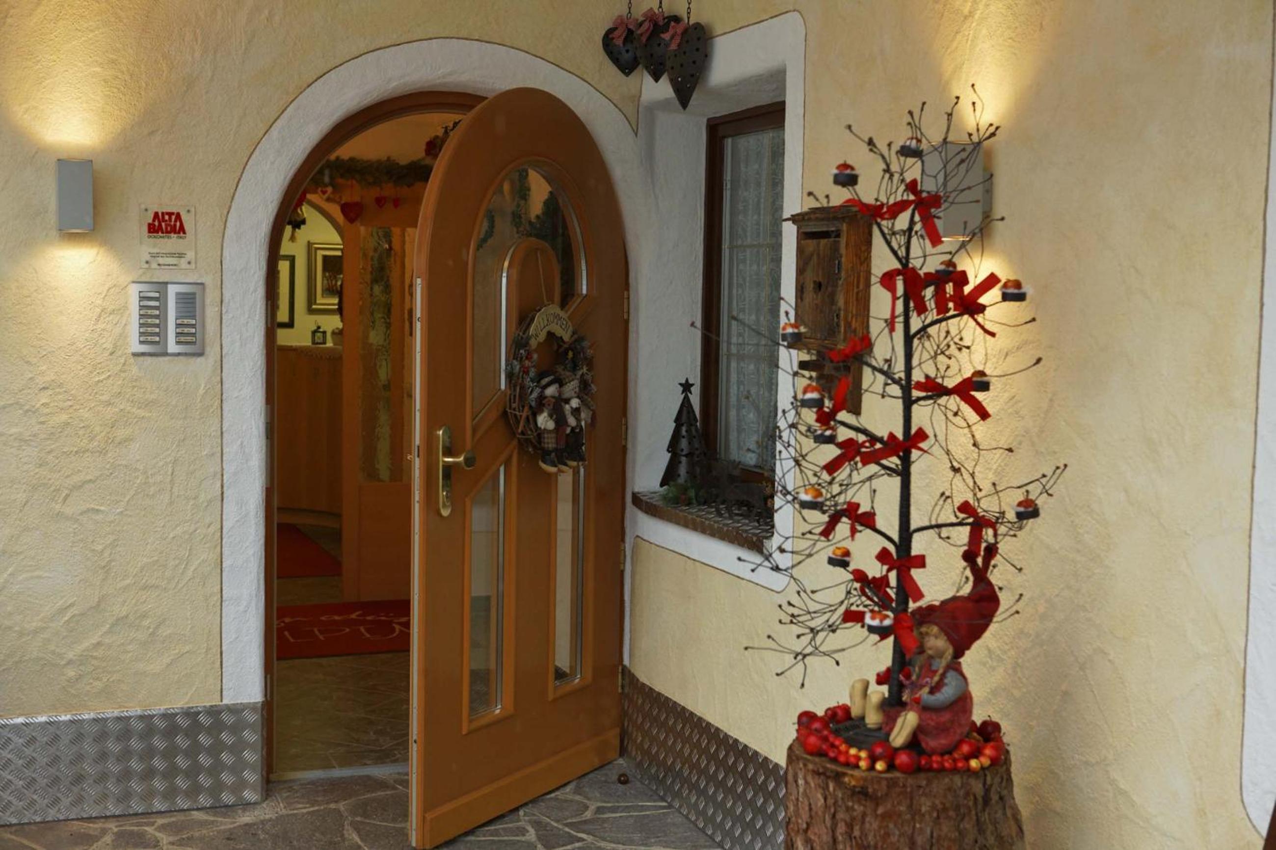 Alpin Apartments Colfosco view 4