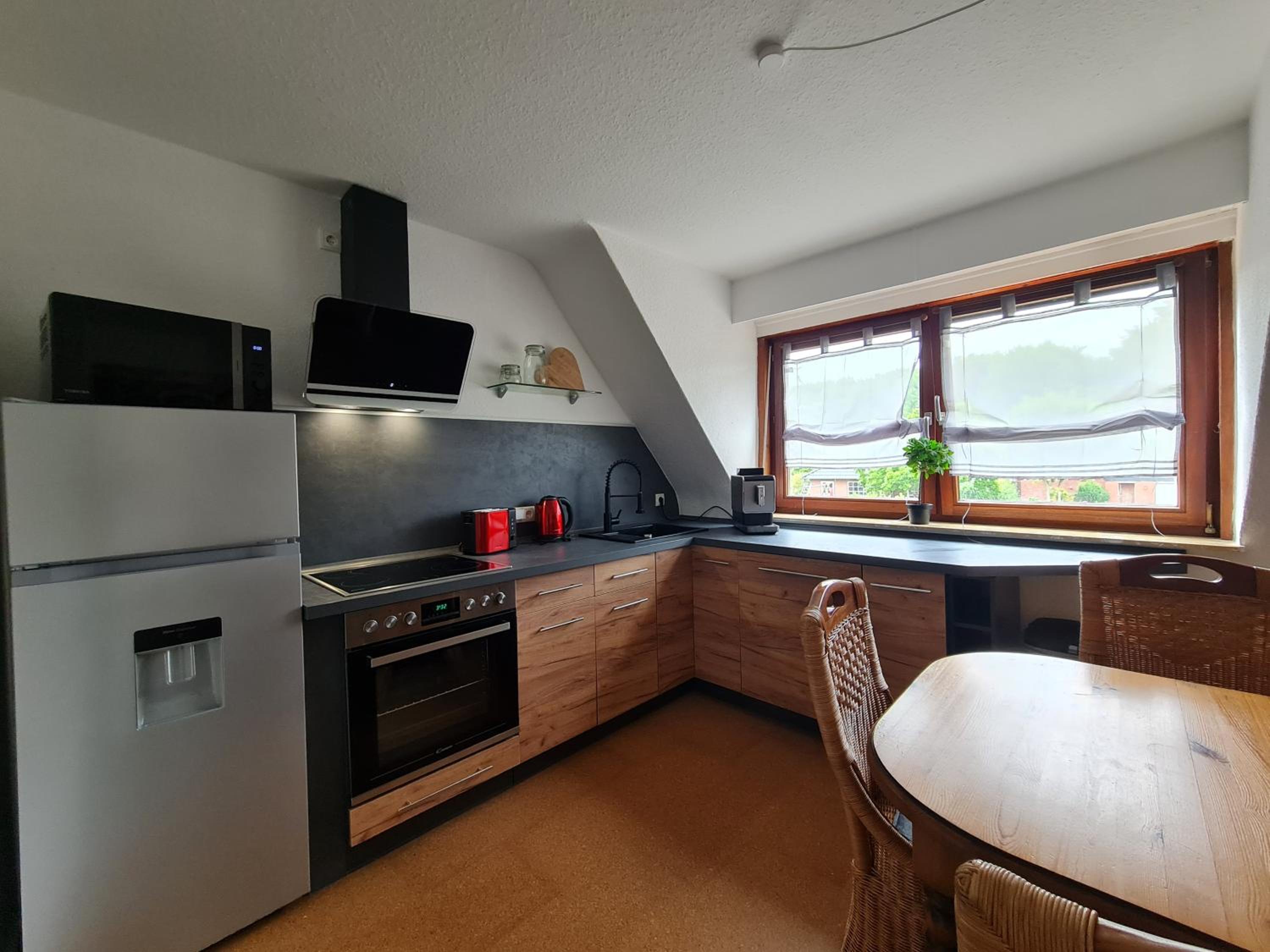 Große 4-Personen-Wohnung mit 3 Schlafzimmern & Parkplatz ruhig gelegen
