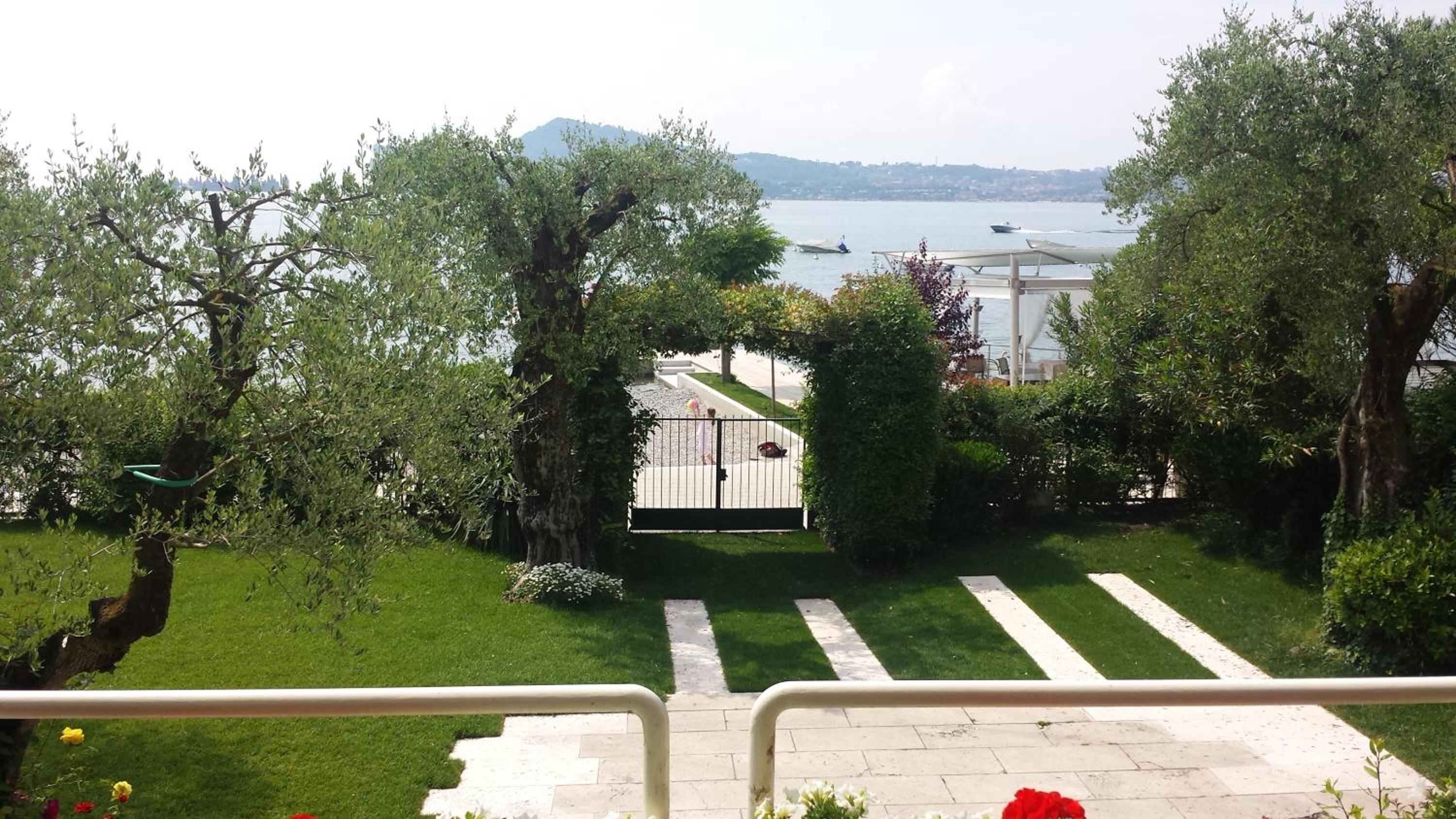 Jane's Dream Apartment view 5